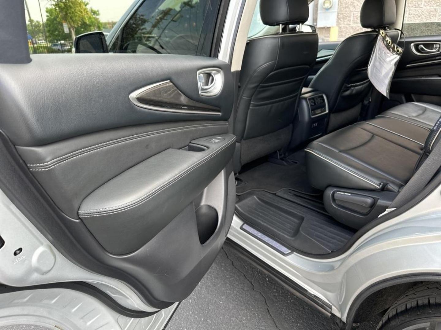 2019 Liquid Platinum /Graphite INFINITI QX60 LUXE (5N1DL0MM2KC) with an 3.5L V6 engine, CVT transmission, located at 10890 W. Colfax Ave., Lakewood, CO, 80215, (303) 274-7692, 39.739914, -105.120132 - 2019 INFINITI QX60, All Wheel Drive, 3rd Row Seat and in mint condition inside and out! <br>All Cars Have Clean Titles And Are Serviced Before Sale., <br>Clean Carfax, No Accident, Apple/Android Car Play, Blind Spot Monitoring, Backup Camera, Leather, Heated Seats, Bluetooth/ With Bluetooth Audio, N - Photo#30