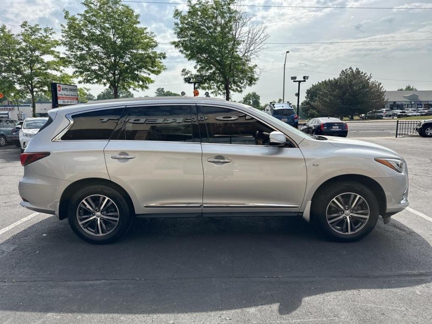2019 Liquid Platinum /Graphite INFINITI QX60 LUXE (5N1DL0MM2KC) with an 3.5L V6 engine, CVT transmission, located at 10890 W. Colfax Ave., Lakewood, CO, 80215, (303) 274-7692, 39.739914, -105.120132 - 2019 INFINITI QX60, All Wheel Drive, 3rd Row Seat and in mint condition inside and out! <br>All Cars Have Clean Titles And Are Serviced Before Sale., <br>Clean Carfax, No Accident, Apple/Android Car Play, Blind Spot Monitoring, Backup Camera, Leather, Heated Seats, Bluetooth/ With Bluetooth Audio, N - Photo#4