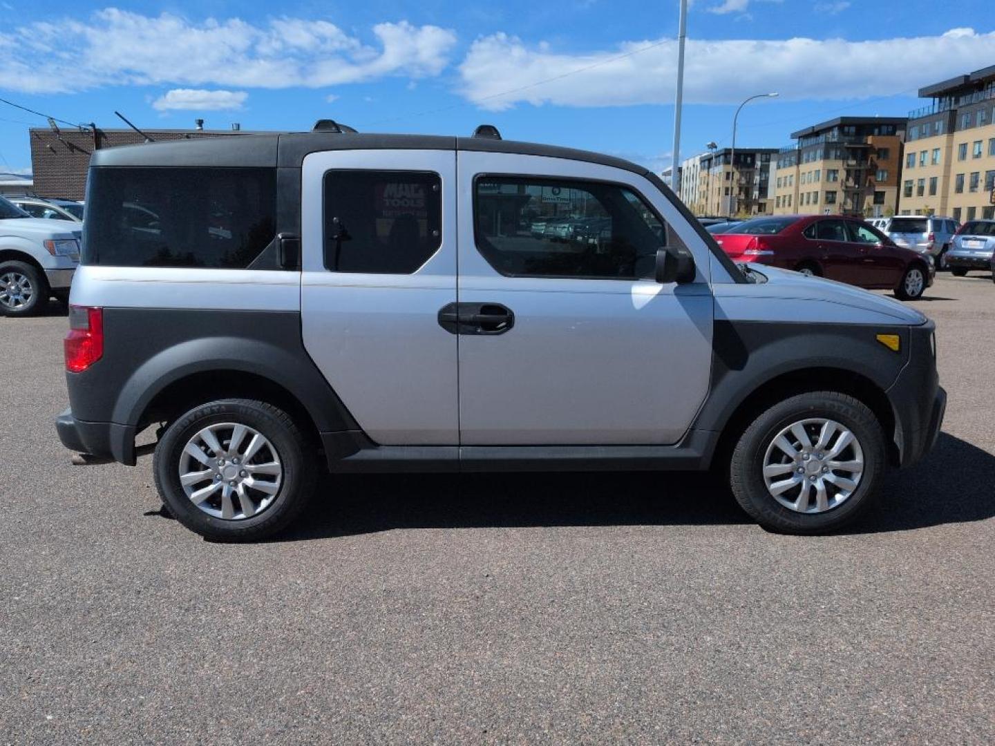 2005 SILVER Honda Element LX (5J6YH17375L) with an 4 Cyl, 2.4L engine, Manual transmission, located at 10890 W. Colfax Ave., Lakewood, CO, 80215, (303) 274-7692, 39.739914, -105.120132 - Photo#3