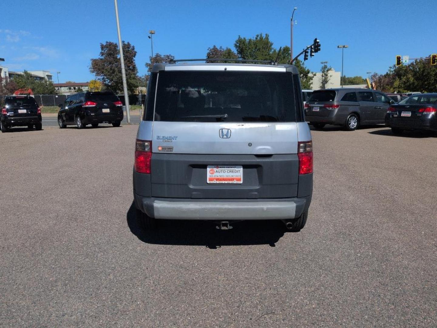 2005 SILVER Honda Element LX (5J6YH17375L) with an 4 Cyl, 2.4L engine, Manual transmission, located at 10890 W. Colfax Ave., Lakewood, CO, 80215, (303) 274-7692, 39.739914, -105.120132 - Photo#5