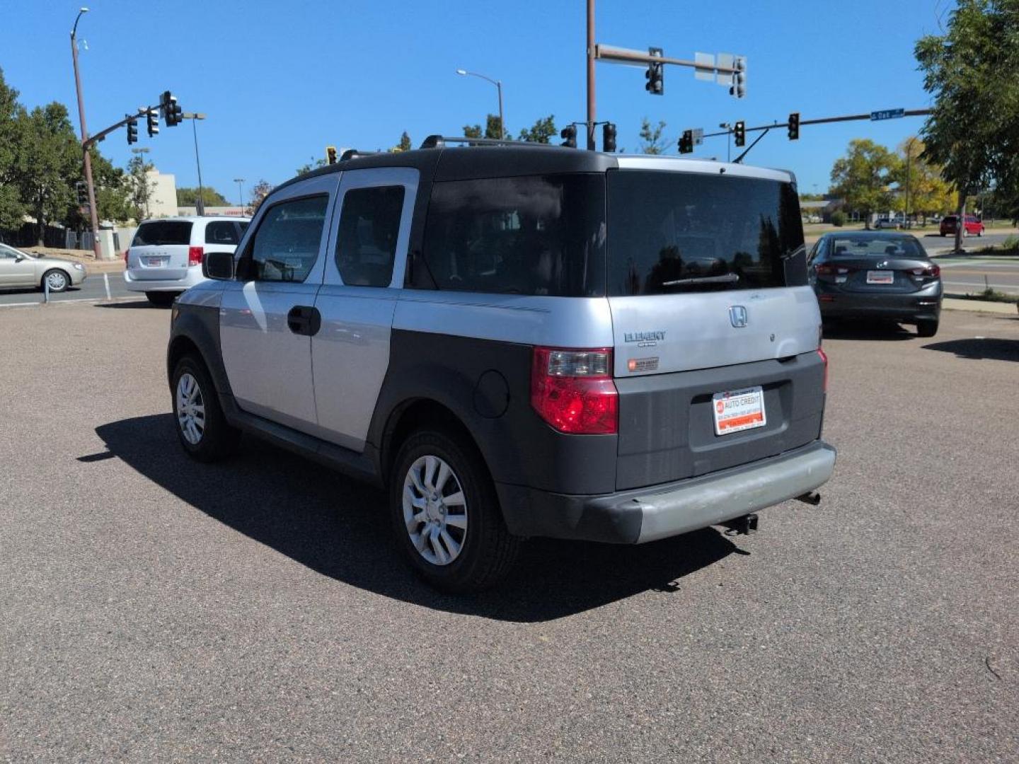 2005 SILVER Honda Element LX (5J6YH17375L) with an 4 Cyl, 2.4L engine, Manual transmission, located at 10890 W. Colfax Ave., Lakewood, CO, 80215, (303) 274-7692, 39.739914, -105.120132 - Photo#6