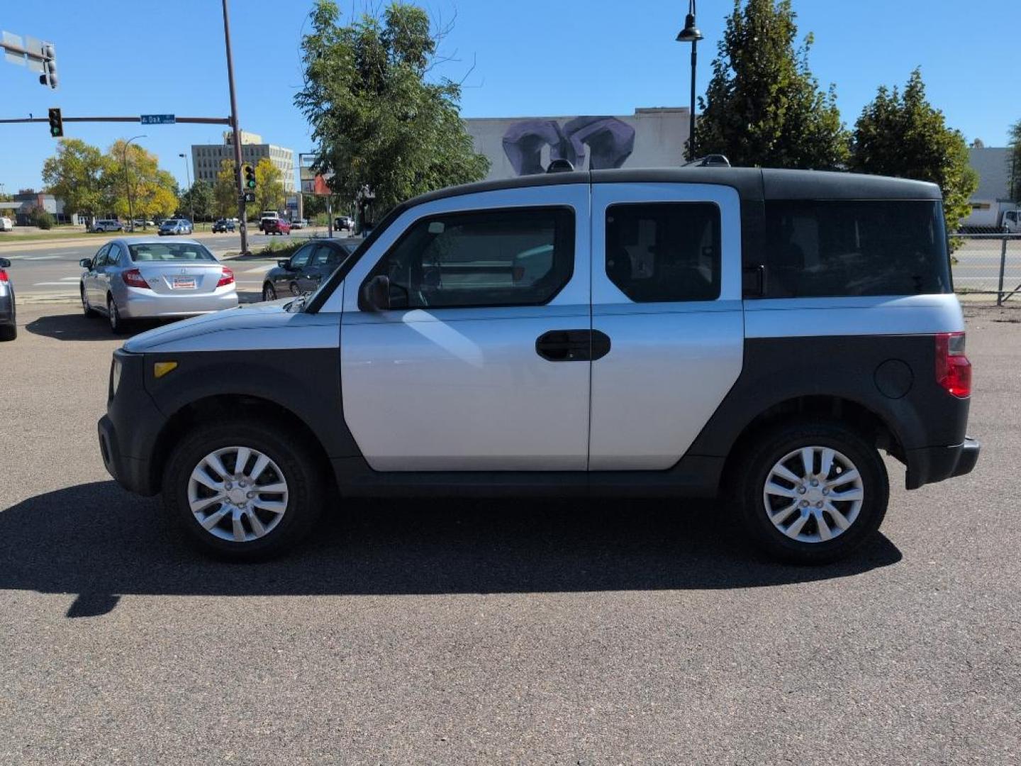 2005 SILVER Honda Element LX (5J6YH17375L) with an 4 Cyl, 2.4L engine, Manual transmission, located at 10890 W. Colfax Ave., Lakewood, CO, 80215, (303) 274-7692, 39.739914, -105.120132 - Photo#7
