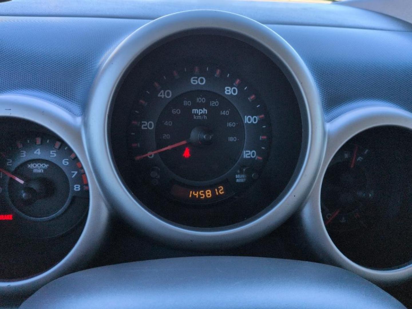 2005 SILVER Honda Element LX (5J6YH17375L) with an 4 Cyl, 2.4L engine, Manual transmission, located at 10890 W. Colfax Ave., Lakewood, CO, 80215, (303) 274-7692, 39.739914, -105.120132 - Photo#11