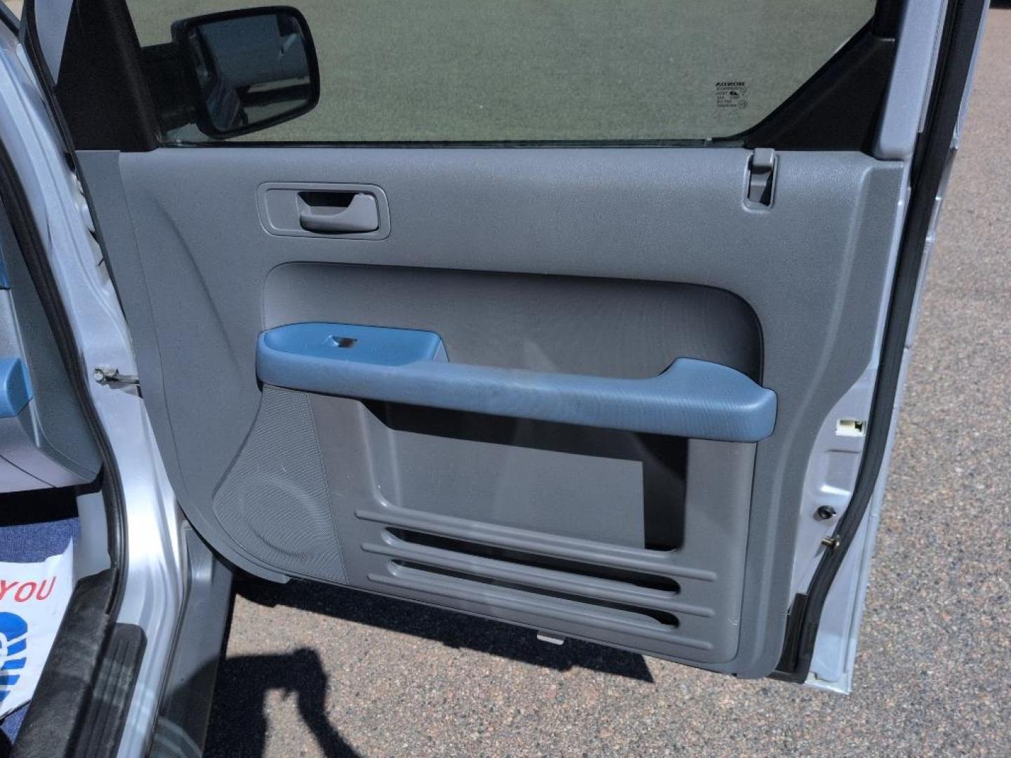 2005 SILVER Honda Element LX (5J6YH17375L) with an 4 Cyl, 2.4L engine, Manual transmission, located at 10890 W. Colfax Ave., Lakewood, CO, 80215, (303) 274-7692, 39.739914, -105.120132 - Photo#17