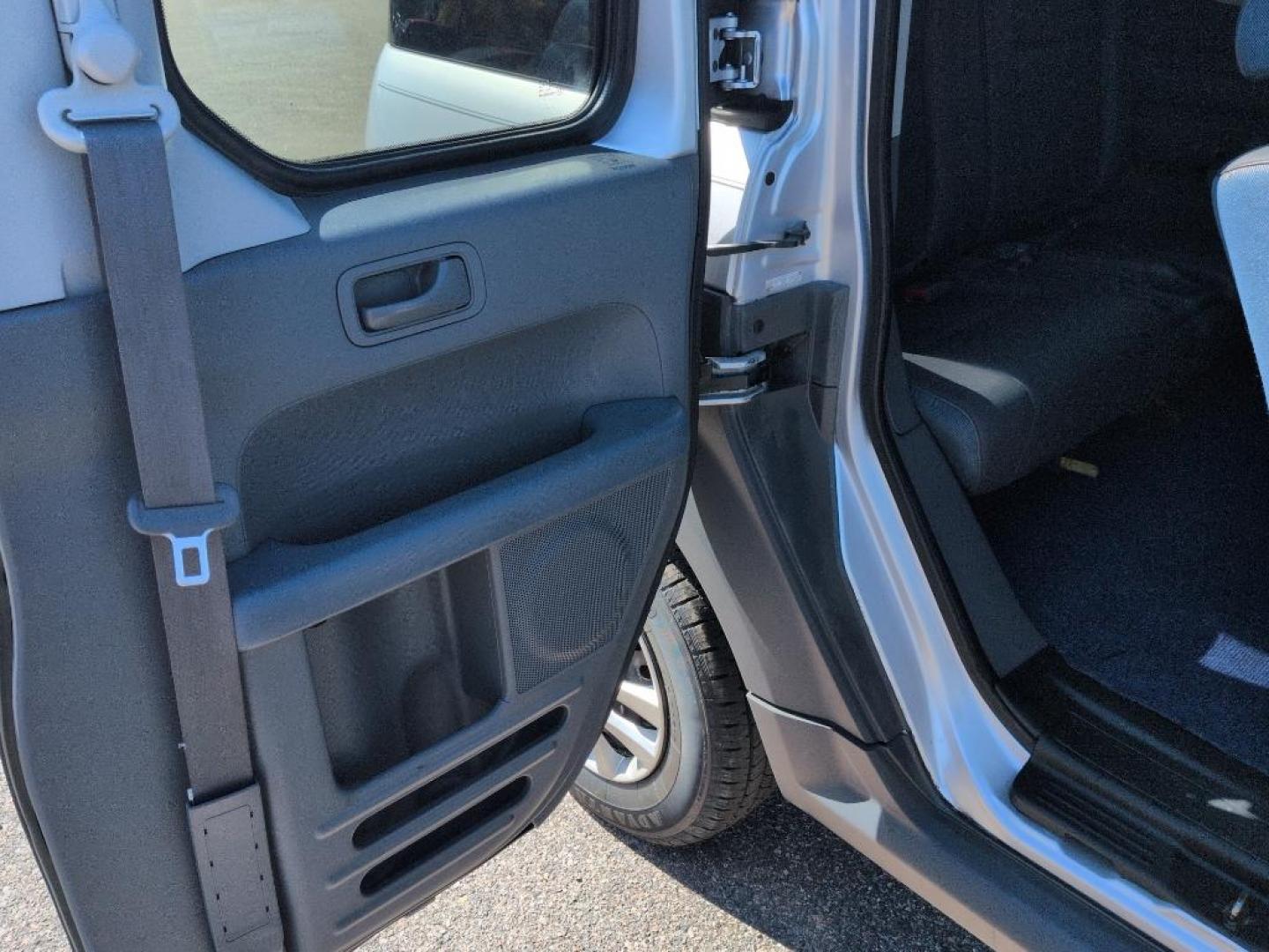 2005 SILVER Honda Element LX (5J6YH17375L) with an 4 Cyl, 2.4L engine, Manual transmission, located at 10890 W. Colfax Ave., Lakewood, CO, 80215, (303) 274-7692, 39.739914, -105.120132 - Photo#19
