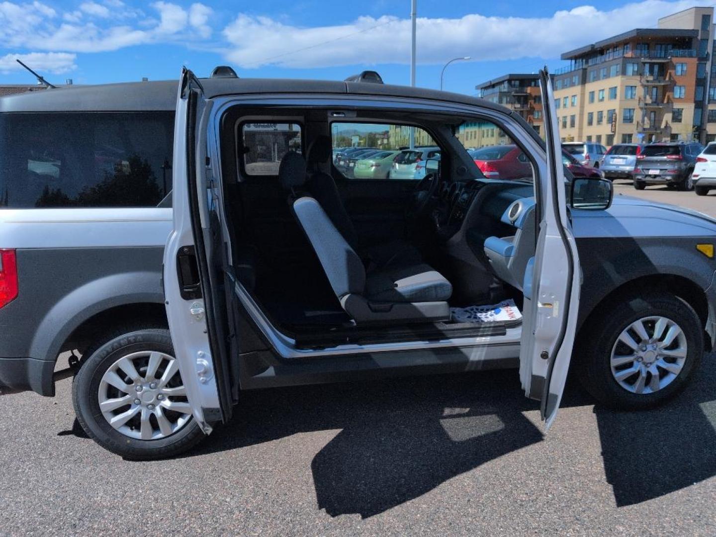 2005 SILVER Honda Element LX (5J6YH17375L) with an 4 Cyl, 2.4L engine, Manual transmission, located at 10890 W. Colfax Ave., Lakewood, CO, 80215, (303) 274-7692, 39.739914, -105.120132 - Photo#21