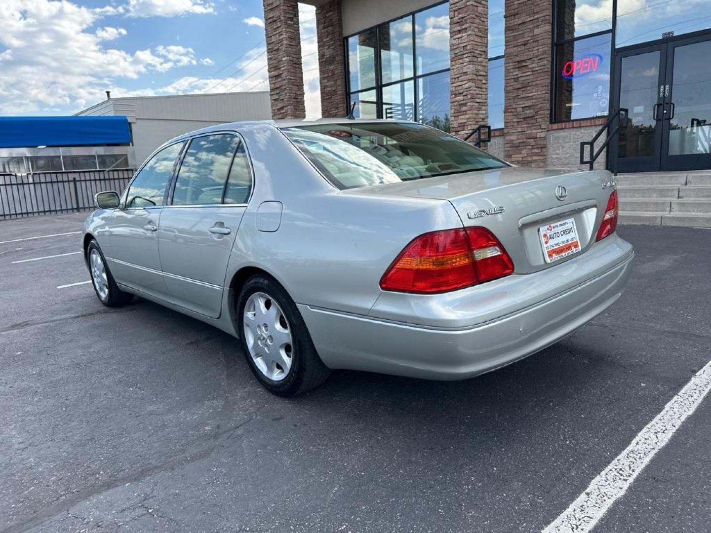 2003 Millennium Silver Metallic /Ivory Lexus LS 430 (JTHBN30F230) with an 4.3L V8 SMPI DOHC engine, Automatic transmission, located at 10890 W. Colfax Ave., Lakewood, CO, 80215, (303) 274-7692, 39.739914, -105.120132 - 2003 Lexus LS IN GOOD CONDITION with a clean title. This car has been inspected and inspection will be passed to the next owner. The good, everything works as it should. This car is sold as is with no warranty do to age and miles. <br><br>D1 Auto NEVER charges dealer fees! All cars have clean titles - Photo#7