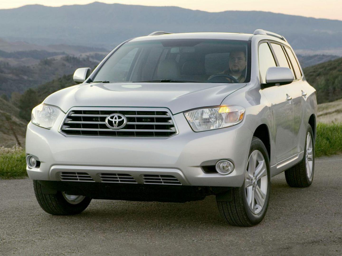 2008 Classic Silver Metallic Toyota Highlander Limited (JTEES42A382) with an 3.5L V6 SMPI DOHC engine, Automatic transmission, located at 10890 W. Colfax Ave., Lakewood, CO, 80215, (303) 274-7692, 39.739914, -105.120132 - 2008 Toyota Highlander AWD AWD.<br><br>D1 Auto NEVER charges dealer fees! All cars have clean titles and have been inspected for mechanical issues. We have financing for everyone. Good credit, bad credit, first time buyers.<br><br>Please call Lakewood Location 303-274-7692 or Thornton 303-287-5511 t - Photo#0