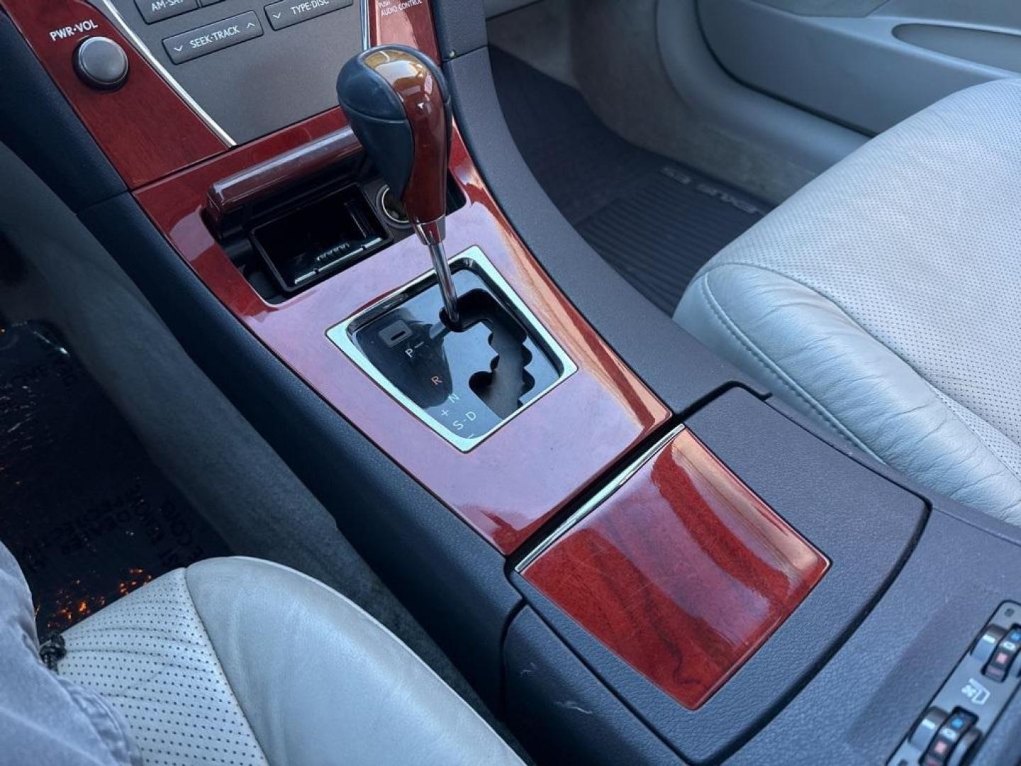 2008 Royal Ruby Metallic /Light Gray Lexus ES 350 (JTHBJ46G882) with an 3.5L V6 DOHC Dual VVT-i 24V engine, Automatic transmission, located at 10890 W. Colfax Ave., Lakewood, CO, 80215, (303) 274-7692, 39.739914, -105.120132 - 2008 Lexus ES FWD Light Gray Cloth.<br><br>D1 Auto NEVER charges dealer fees! All cars have clean titles and have been inspected for mechanical issues. We have financing for everyone. Good credit, bad credit, first time buyers.<br>Odometer is 7992 miles below market average!<br>Please call Lakewood - Photo#11