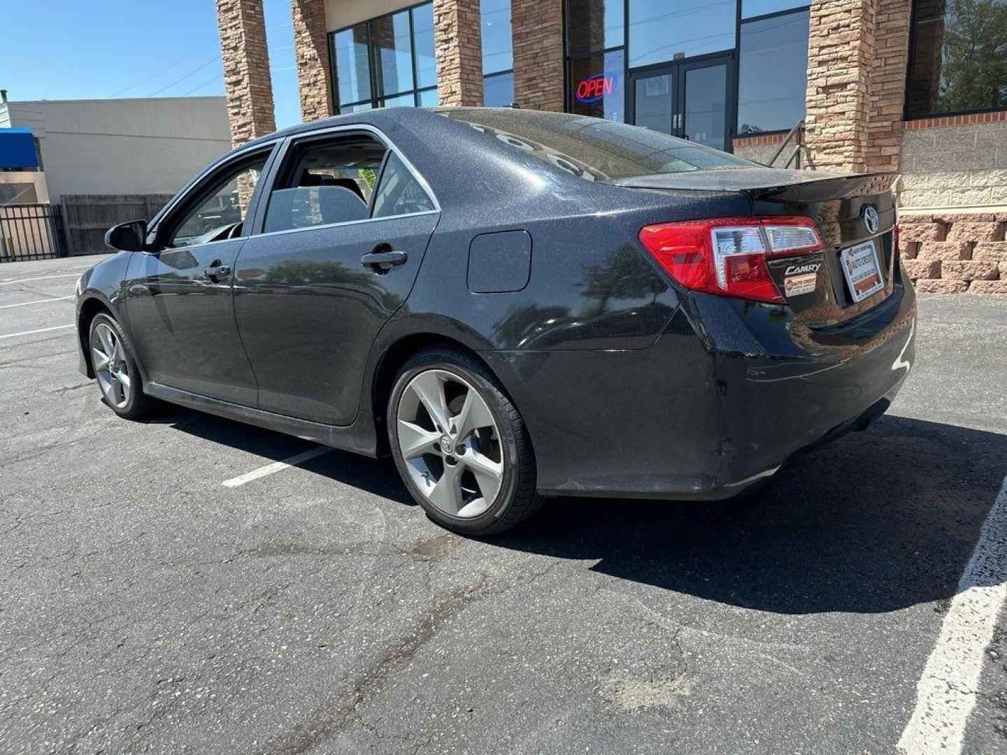 2014 BLACK Toyota Camry SE (4T1BF1FK9EU) with an 4 Cyl, 2.5L engine, Automatic transmission, located at 10890 W. Colfax Ave., Lakewood, CO, 80215, (303) 274-7692, 39.739914, -105.120132 - Introducing the 2014 Toyota Camry SE, a stunning blend of reliability, efficiency, and style that stands out on the road! This vehicle is perfect for those who crave a dynamic driving experience without compromising on comfort and practicality.<br><br>Under the hood, you'll find a spirited 2.5L 4-cy - Photo#7
