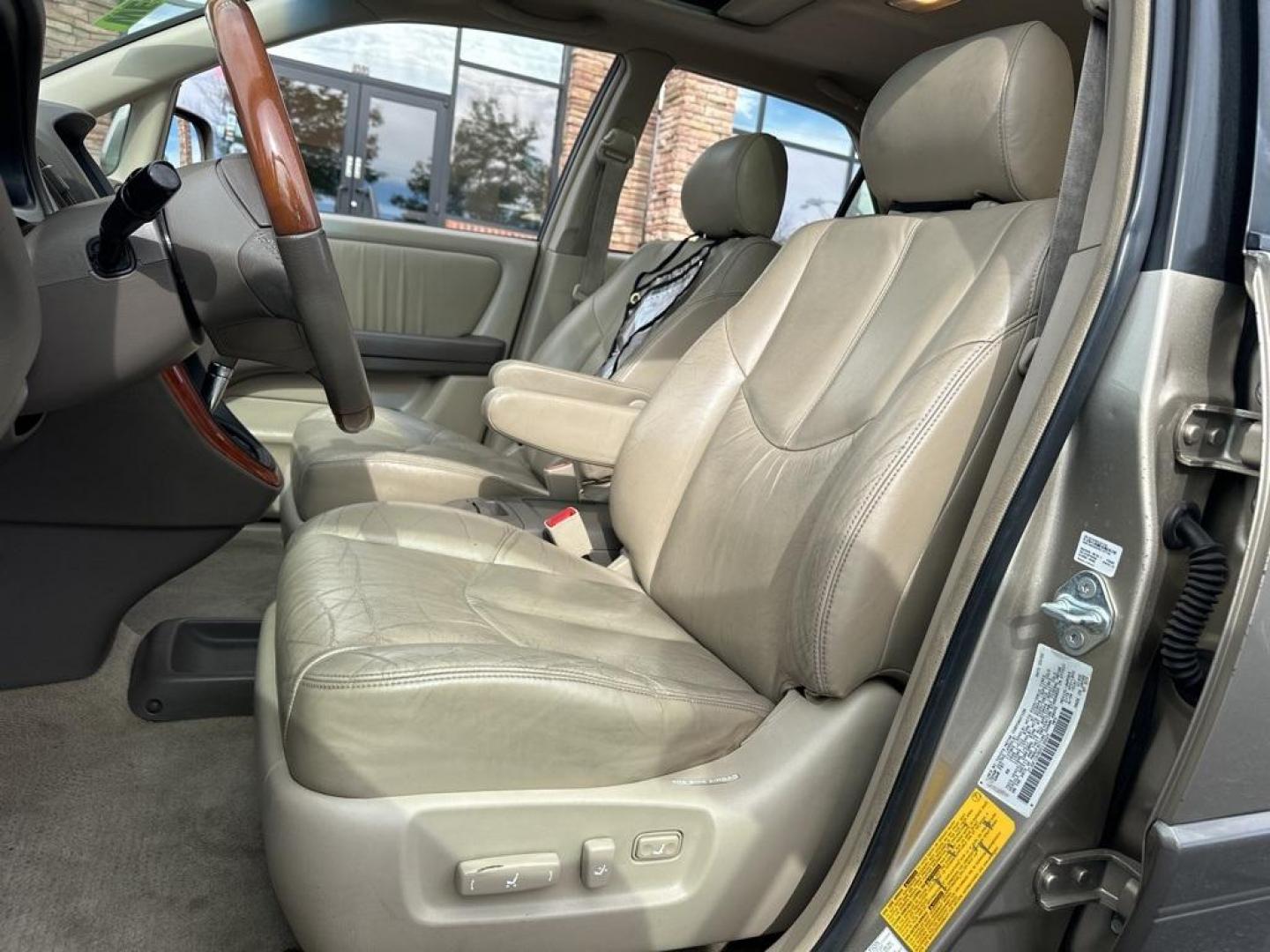 2002 Burnished Gold Metallic /Ivory Lexus RX 300 (JTJGF10U820) with an 3.0L V6 SMPI DOHC engine, Automatic transmission, located at 10890 W. Colfax Ave., Lakewood, CO, 80215, (303) 274-7692, 39.739914, -105.120132 - 2002 Lexus RX<br><br>D1 Auto NEVER charges dealer fees! All cars have clean titles and have been inspected for mechanical issues. We have financing for everyone. Good credit, bad credit, first time buyers.<br>Clean CARFAX.<br>Please call Lakewood Location 303-274-7692 or Thornton 303-287-5511 to sch - Photo#11