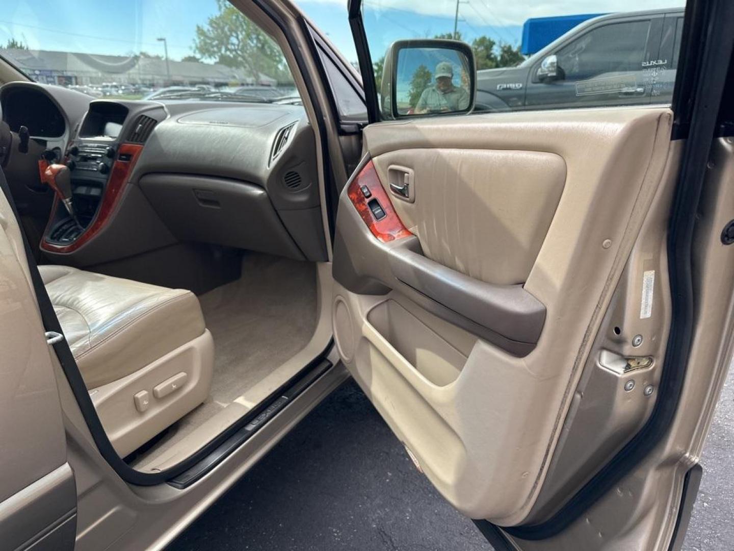 2002 Burnished Gold Metallic /Ivory Lexus RX 300 (JTJGF10U820) with an 3.0L V6 SMPI DOHC engine, Automatic transmission, located at 10890 W. Colfax Ave., Lakewood, CO, 80215, (303) 274-7692, 39.739914, -105.120132 - 2002 Lexus RX<br><br>D1 Auto NEVER charges dealer fees! All cars have clean titles and have been inspected for mechanical issues. We have financing for everyone. Good credit, bad credit, first time buyers.<br>Clean CARFAX.<br>Please call Lakewood Location 303-274-7692 or Thornton 303-287-5511 to sch - Photo#17