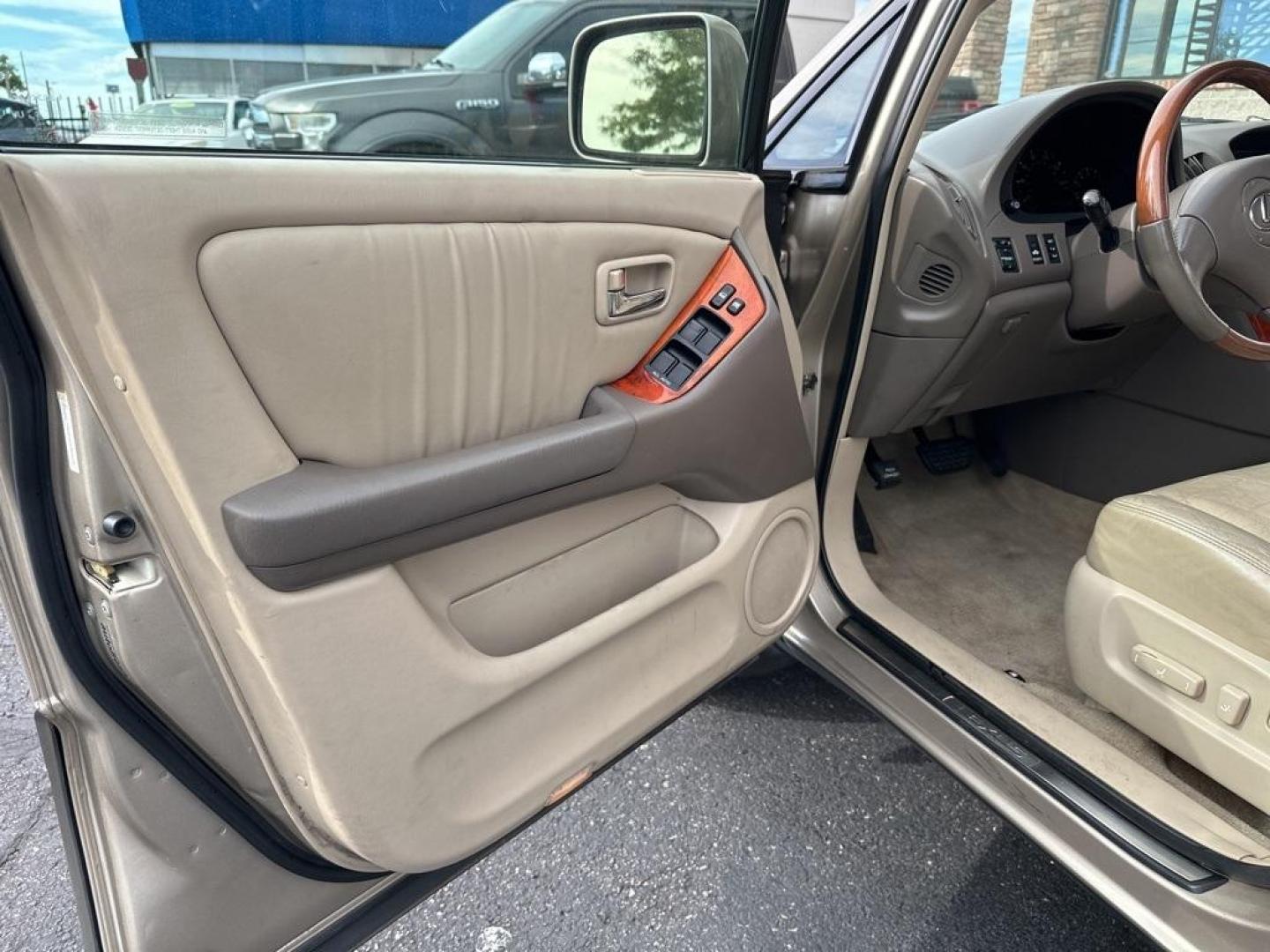 2002 Burnished Gold Metallic /Ivory Lexus RX 300 (JTJGF10U820) with an 3.0L V6 SMPI DOHC engine, Automatic transmission, located at 10890 W. Colfax Ave., Lakewood, CO, 80215, (303) 274-7692, 39.739914, -105.120132 - 2002 Lexus RX<br><br>D1 Auto NEVER charges dealer fees! All cars have clean titles and have been inspected for mechanical issues. We have financing for everyone. Good credit, bad credit, first time buyers.<br>Clean CARFAX.<br>Please call Lakewood Location 303-274-7692 or Thornton 303-287-5511 to sch - Photo#19