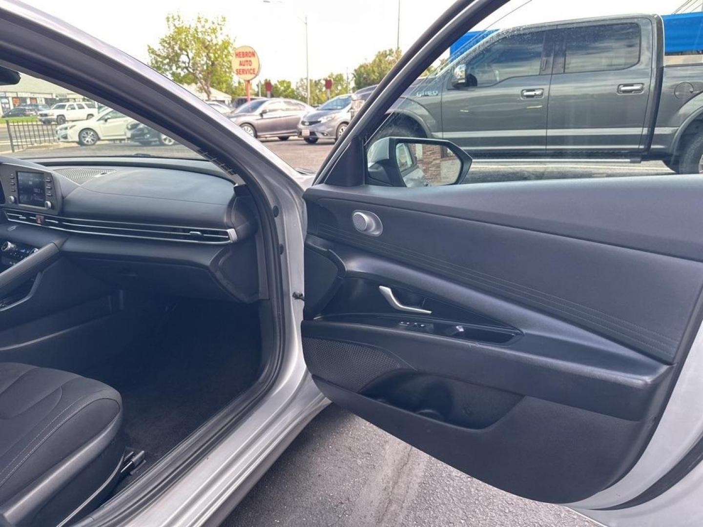 2021 Shimmering Silver Pearl /Black Hyundai Elantra SEL (5NPLM4AG9MH) with an 2.0L 4-Cylinder DOHC 16V engine, CVT transmission, located at 10890 W. Colfax Ave., Lakewood, CO, 80215, (303) 274-7692, 39.739914, -105.120132 - 2021 Hyundai Elantra One Owner, SEL loaded with, blind spot detection, Apple/Android Carplay, Lane departure warning, push button start and excellent fuel economy. <br><br>All Cars Have Clean Titles And Are Serviced Before Sale., CarfaxOne Owner, No Accidents, Apple/Android Car Play, Backup Camera, - Photo#22