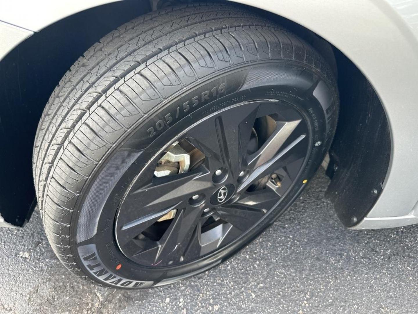 2021 Shimmering Silver Pearl /Black Hyundai Elantra SEL (5NPLM4AG9MH) with an 2.0L 4-Cylinder DOHC 16V engine, CVT transmission, located at 10890 W. Colfax Ave., Lakewood, CO, 80215, (303) 274-7692, 39.739914, -105.120132 - 2021 Hyundai Elantra One Owner, SEL loaded with, blind spot detection, Apple/Android Carplay, Lane departure warning, push button start and excellent fuel economy. <br><br>All Cars Have Clean Titles And Are Serviced Before Sale., CarfaxOne Owner, No Accidents, Apple/Android Car Play, Backup Camera, - Photo#27