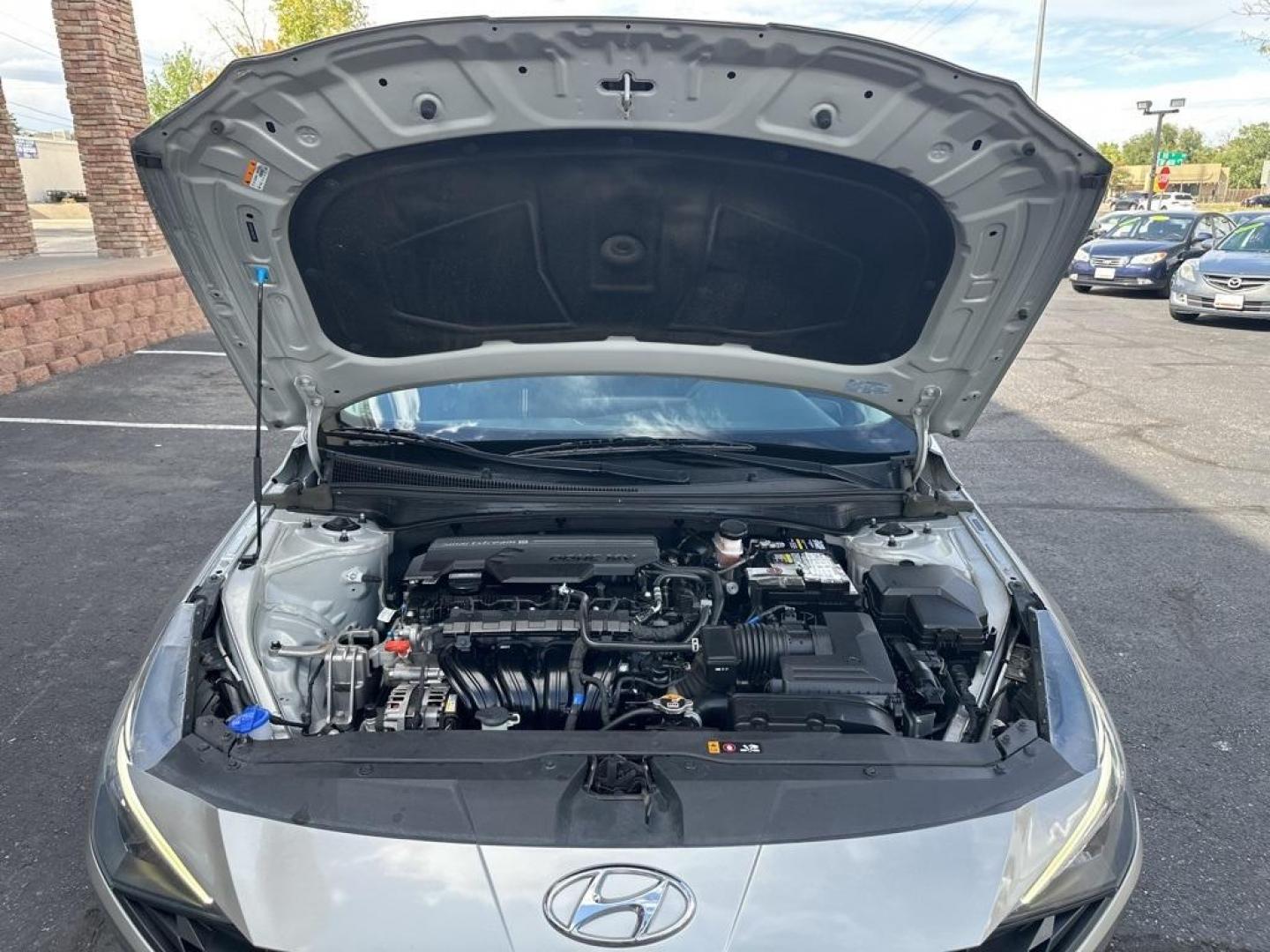 2021 Shimmering Silver Pearl /Black Hyundai Elantra SEL (5NPLM4AG9MH) with an 2.0L 4-Cylinder DOHC 16V engine, CVT transmission, located at 10890 W. Colfax Ave., Lakewood, CO, 80215, (303) 274-7692, 39.739914, -105.120132 - 2021 Hyundai Elantra One Owner, SEL loaded with, blind spot detection, Apple/Android Carplay, Lane departure warning, push button start and excellent fuel economy. <br><br>All Cars Have Clean Titles And Are Serviced Before Sale., CarfaxOne Owner, No Accidents, Apple/Android Car Play, Backup Camera, - Photo#28