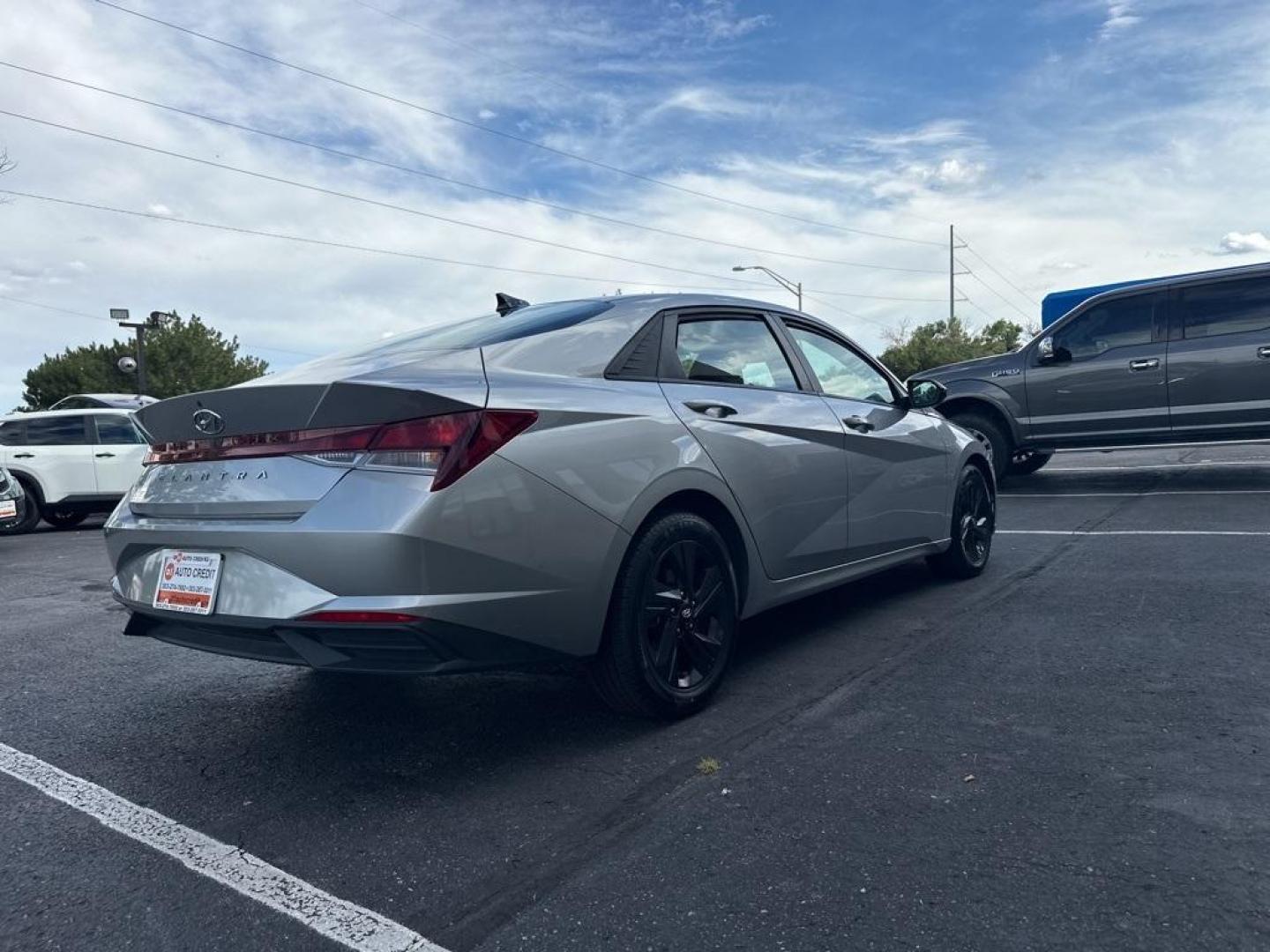 2021 Shimmering Silver Pearl /Black Hyundai Elantra SEL (5NPLM4AG9MH) with an 2.0L 4-Cylinder DOHC 16V engine, CVT transmission, located at 10890 W. Colfax Ave., Lakewood, CO, 80215, (303) 274-7692, 39.739914, -105.120132 - 2021 Hyundai Elantra One Owner, SEL loaded with, blind spot detection, Apple/Android Carplay, Lane departure warning, push button start and excellent fuel economy. <br><br>All Cars Have Clean Titles And Are Serviced Before Sale., CarfaxOne Owner, No Accidents, Apple/Android Car Play, Backup Camera, - Photo#5