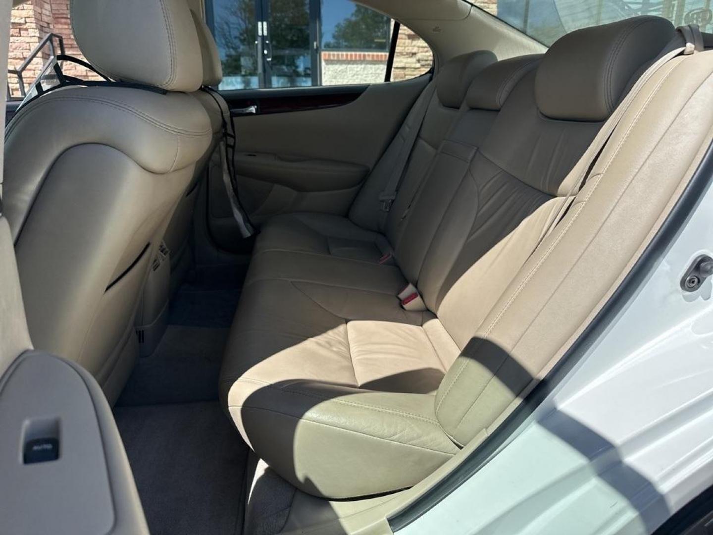 2004 White Lexus ES 330 (JTHBA30G245) with an 3.3L V6 SMPI DOHC engine, Automatic transmission, located at 10890 W. Colfax Ave., Lakewood, CO, 80215, (303) 274-7692, 39.739914, -105.120132 - 2004 Lexus ES<br><br>D1 Auto NEVER charges dealer fees! All cars have clean titles and have been inspected for mechanical issues. We have financing for everyone. Good credit, bad credit, first time buyers.<br>CARFAX One-Owner.<br>Please call Lakewood Location 303-274-7692 or Thornton 303-287-5511 to - Photo#12