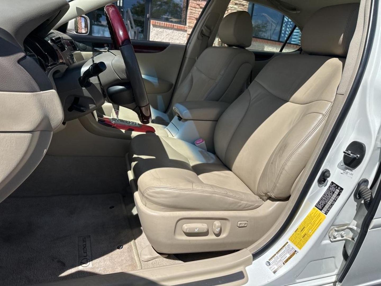 2004 White Lexus ES 330 (JTHBA30G245) with an 3.3L V6 SMPI DOHC engine, Automatic transmission, located at 10890 W. Colfax Ave., Lakewood, CO, 80215, (303) 274-7692, 39.739914, -105.120132 - 2004 Lexus ES<br><br>D1 Auto NEVER charges dealer fees! All cars have clean titles and have been inspected for mechanical issues. We have financing for everyone. Good credit, bad credit, first time buyers.<br>CARFAX One-Owner.<br>Please call Lakewood Location 303-274-7692 or Thornton 303-287-5511 to - Photo#13