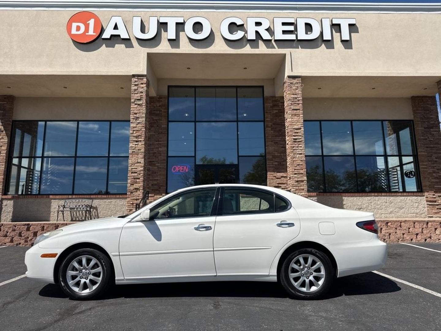 2004 White Lexus ES 330 (JTHBA30G245) with an 3.3L V6 SMPI DOHC engine, Automatic transmission, located at 10890 W. Colfax Ave., Lakewood, CO, 80215, (303) 274-7692, 39.739914, -105.120132 - 2004 Lexus ES<br><br>D1 Auto NEVER charges dealer fees! All cars have clean titles and have been inspected for mechanical issues. We have financing for everyone. Good credit, bad credit, first time buyers.<br>CARFAX One-Owner.<br>Please call Lakewood Location 303-274-7692 or Thornton 303-287-5511 to - Photo#6
