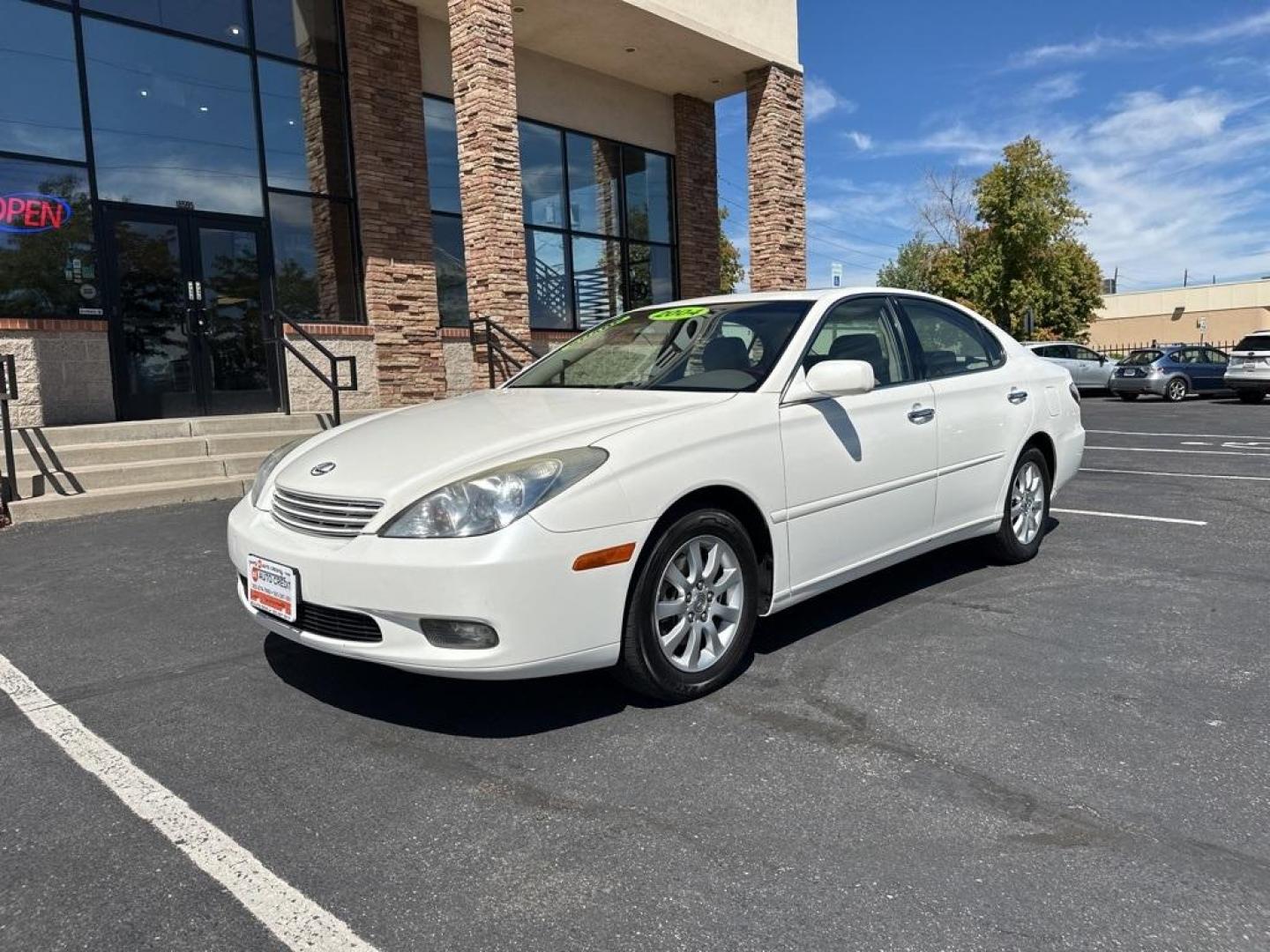 2004 White Lexus ES 330 (JTHBA30G245) with an 3.3L V6 SMPI DOHC engine, Automatic transmission, located at 10890 W. Colfax Ave., Lakewood, CO, 80215, (303) 274-7692, 39.739914, -105.120132 - 2004 Lexus ES<br><br>D1 Auto NEVER charges dealer fees! All cars have clean titles and have been inspected for mechanical issues. We have financing for everyone. Good credit, bad credit, first time buyers.<br>CARFAX One-Owner.<br>Please call Lakewood Location 303-274-7692 or Thornton 303-287-5511 to - Photo#7