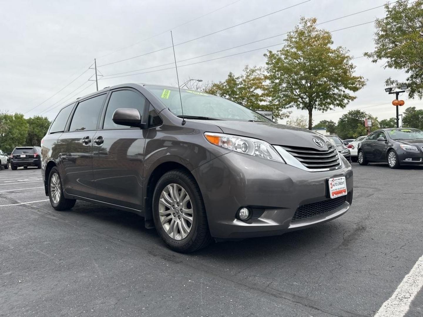 2013 GRAY Toyota Sienna XLE FWD 8-PASSENGER (5TDYK3DC9DS) with an V6, 3.5L engine, Automatic transmission, located at 10890 W. Colfax Ave., Lakewood, CO, 80215, (303) 274-7692, 39.739914, -105.120132 - Photo#30