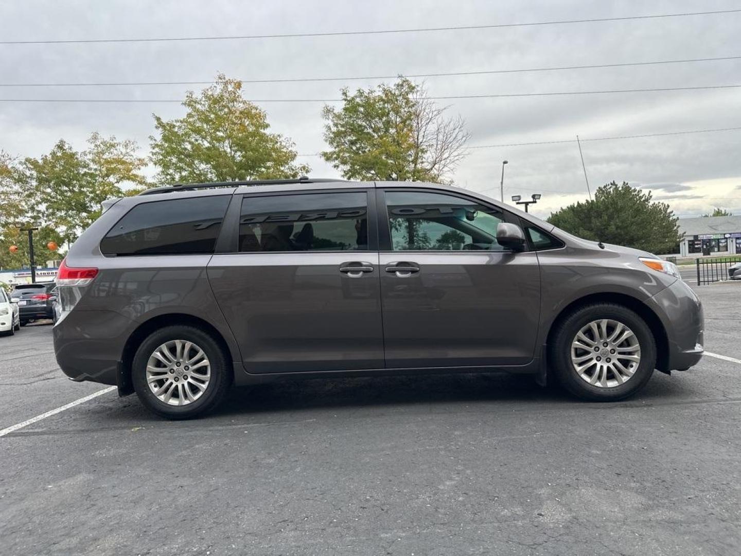 2013 GRAY Toyota Sienna XLE FWD 8-PASSENGER (5TDYK3DC9DS) with an V6, 3.5L engine, Automatic transmission, located at 10890 W. Colfax Ave., Lakewood, CO, 80215, (303) 274-7692, 39.739914, -105.120132 - Photo#31