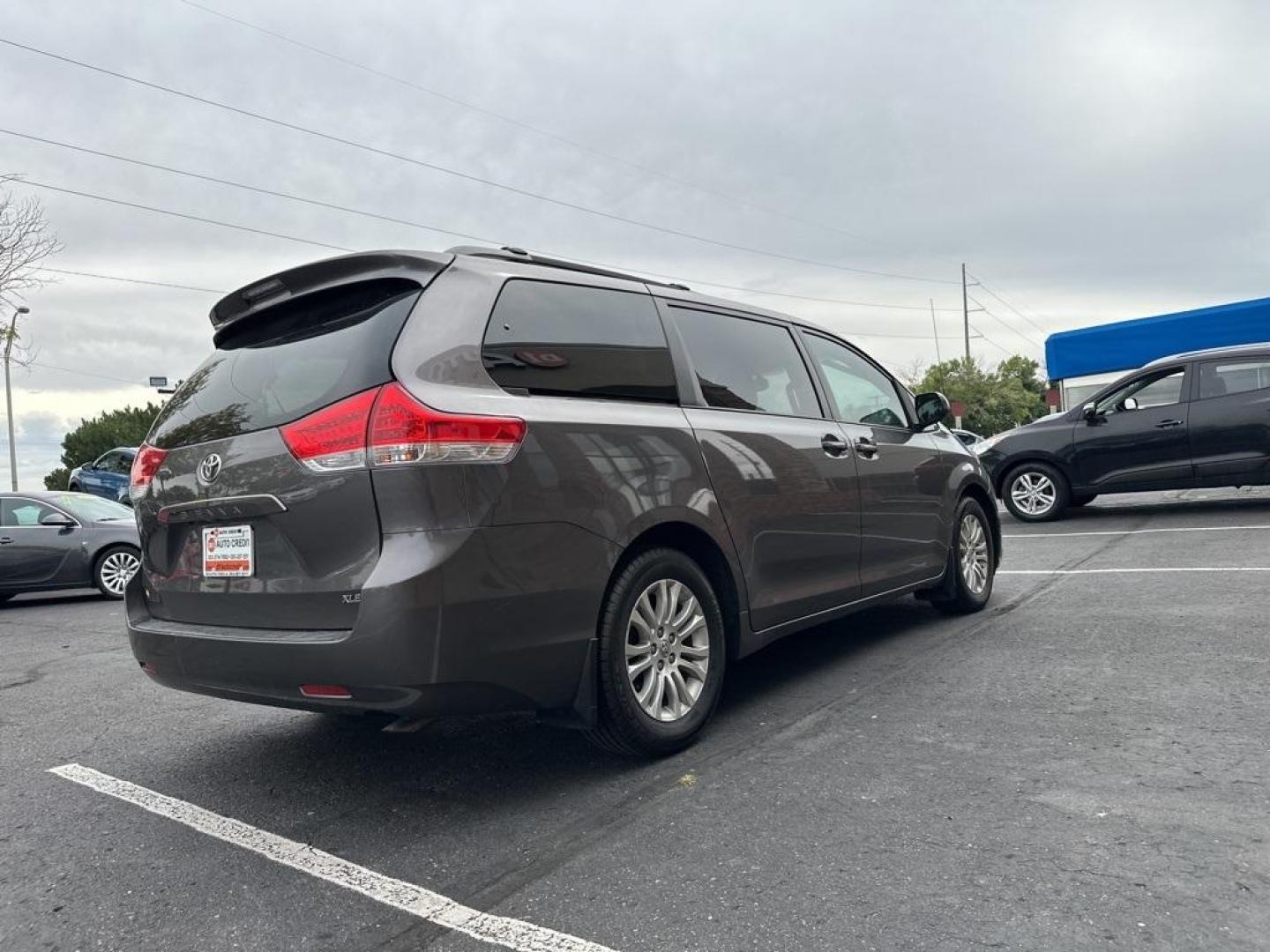 2013 GRAY Toyota Sienna XLE FWD 8-PASSENGER (5TDYK3DC9DS) with an V6, 3.5L engine, Automatic transmission, located at 10890 W. Colfax Ave., Lakewood, CO, 80215, (303) 274-7692, 39.739914, -105.120132 - Photo#32