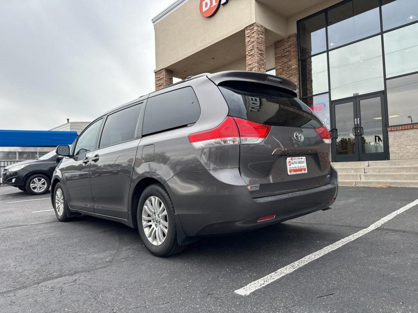 2013 GRAY Toyota Sienna XLE FWD 8-PASSENGER (5TDYK3DC9DS) with an V6, 3.5L engine, Automatic transmission, located at 10890 W. Colfax Ave., Lakewood, CO, 80215, (303) 274-7692, 39.739914, -105.120132 - Photo#34