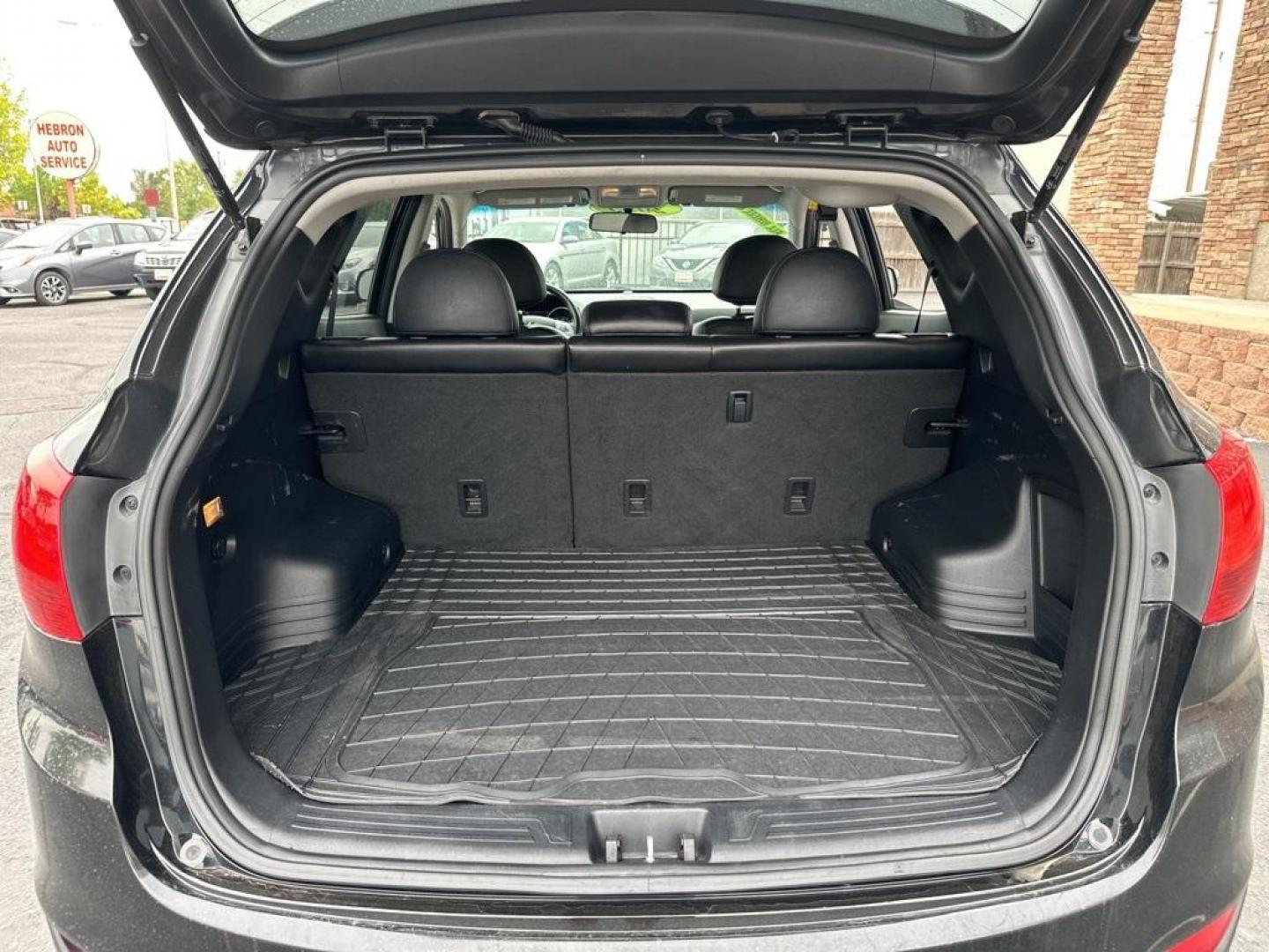 2013 Ash Black /Black Hyundai Tucson GLS (KM8JUCAC6DU) with an 2.4L I4 MPI DOHC CVVT 16V Theta 2 engine, Automatic transmission, located at 10890 W. Colfax Ave., Lakewood, CO, 80215, (303) 274-7692, 39.739914, -105.120132 - 2013 Hyundai Tucson<br><br>D1 Auto NEVER charges dealer fees! All cars have clean titles and have been inspected for mechanical issues. We have financing for everyone. Good credit, bad credit, first time buyers.<br><br>Please call Lakewood Location 303-274-7692 or Thornton 303-287-5511 to schedule a - Photo#11