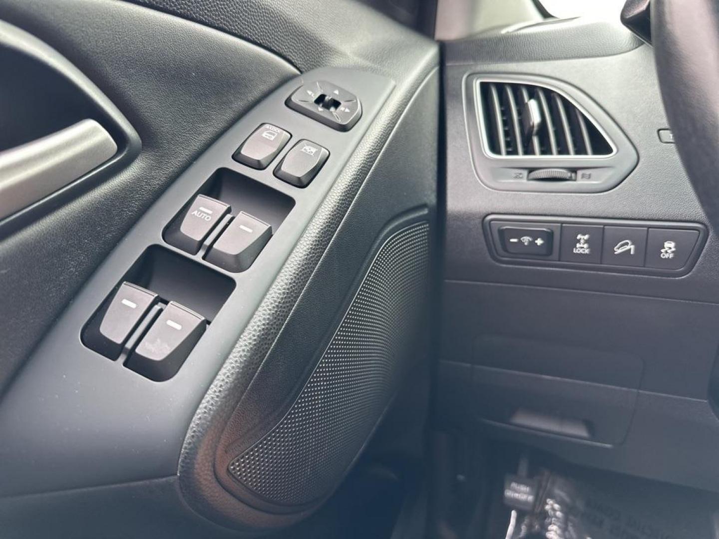 2013 Ash Black /Black Hyundai Tucson GLS (KM8JUCAC6DU) with an 2.4L I4 MPI DOHC CVVT 16V Theta 2 engine, Automatic transmission, located at 10890 W. Colfax Ave., Lakewood, CO, 80215, (303) 274-7692, 39.739914, -105.120132 - 2013 Hyundai Tucson<br><br>D1 Auto NEVER charges dealer fees! All cars have clean titles and have been inspected for mechanical issues. We have financing for everyone. Good credit, bad credit, first time buyers.<br><br>Please call Lakewood Location 303-274-7692 or Thornton 303-287-5511 to schedule a - Photo#23