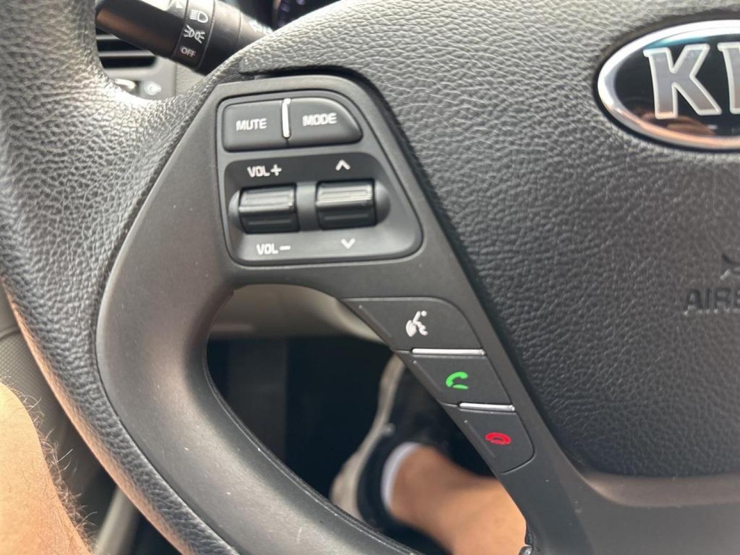 2016 Snow White Pearl /Gray Kia Forte LX (KNAFX4A64G5) with an 1.8L I4 DOHC Dual CVVT engine, Automatic transmission, located at 10890 W. Colfax Ave., Lakewood, CO, 80215, (303) 274-7692, 39.739914, -105.120132 - 2016 Kia Forte<br><br>D1 Auto NEVER charges dealer fees! All cars have clean titles and have been inspected for mechanical issues. We have financing for everyone. Good credit, bad credit, first time buyers.<br><br>Please call Lakewood Location 303-274-7692 or Thornton 303-287-5511 to schedule a test - Photo#20