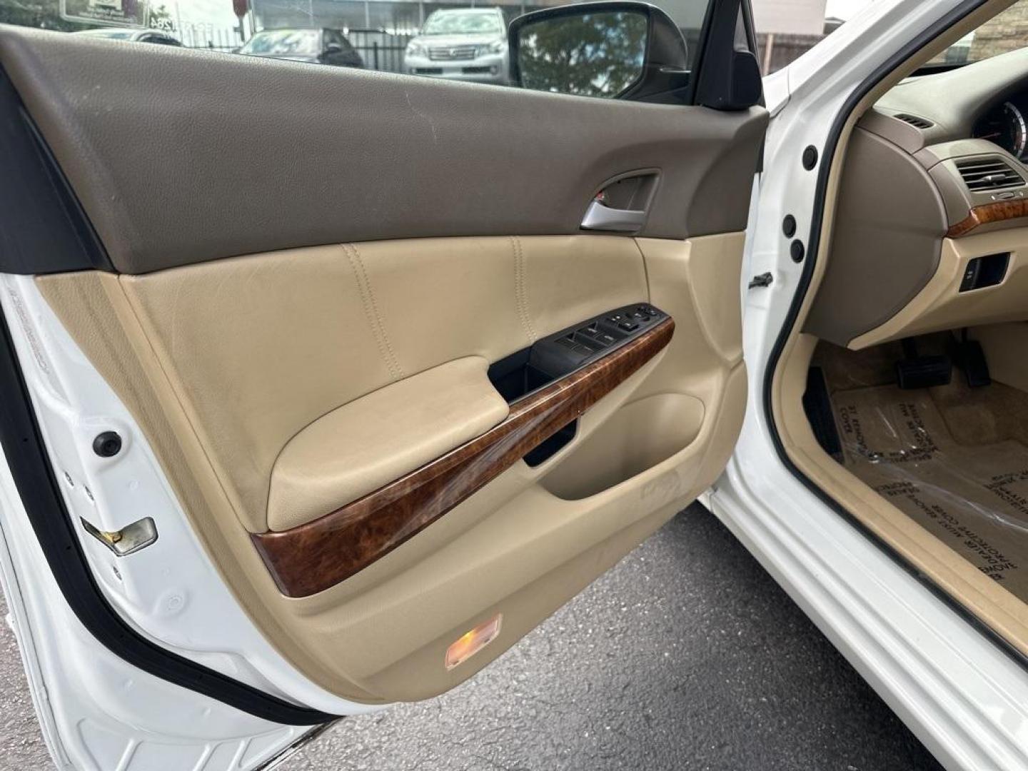 2008 White Honda Accord EX-L (1HGCP36828A) with an 3.5L V6 SOHC i-VTEC 24V engine, Automatic transmission, located at 10890 W. Colfax Ave., Lakewood, CO, 80215, (303) 274-7692, 39.739914, -105.120132 - 2008 Honda Accord<br><br>D1 Auto NEVER charges dealer fees! All cars have clean titles and have been inspected for mechanical issues. We have financing for everyone. Good credit, bad credit, first time buyers.<br>Odometer is 49687 miles below market average!<br>Please call Lakewood Location 303-274- - Photo#23