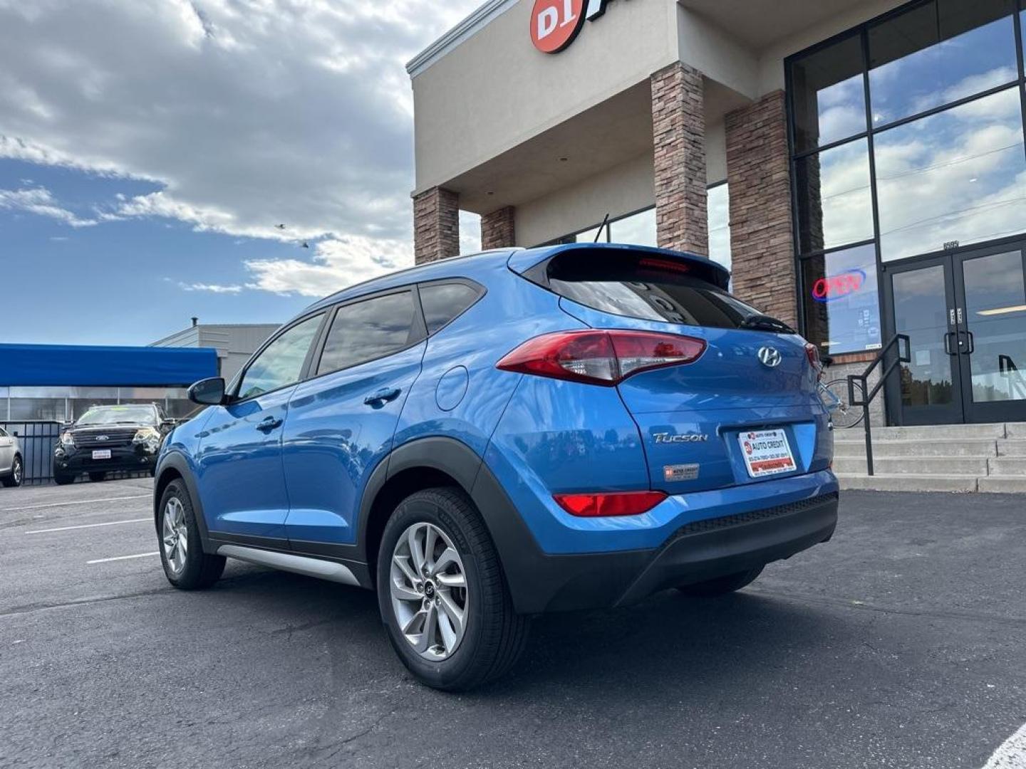 2017 Caribbean Blue /Black Hyundai Tucson SE (KM8J3CA40HU) with an 2.0L DOHC engine, Automatic transmission, located at 10890 W. Colfax Ave., Lakewood, CO, 80215, (303) 274-7692, 39.739914, -105.120132 - 2017 Hyundai Tucson All Wheel Drive with clean Colorado title and fully serviced in excellent condition inside and out. Backup Camera, Bluetooth and more.<br><br>All Cars Have Clean Titles And Are Serviced Before Sale., Backup Camera, AWD.<br>D1 Auto NEVER charges dealer fees! All cars have clean ti - Photo#7