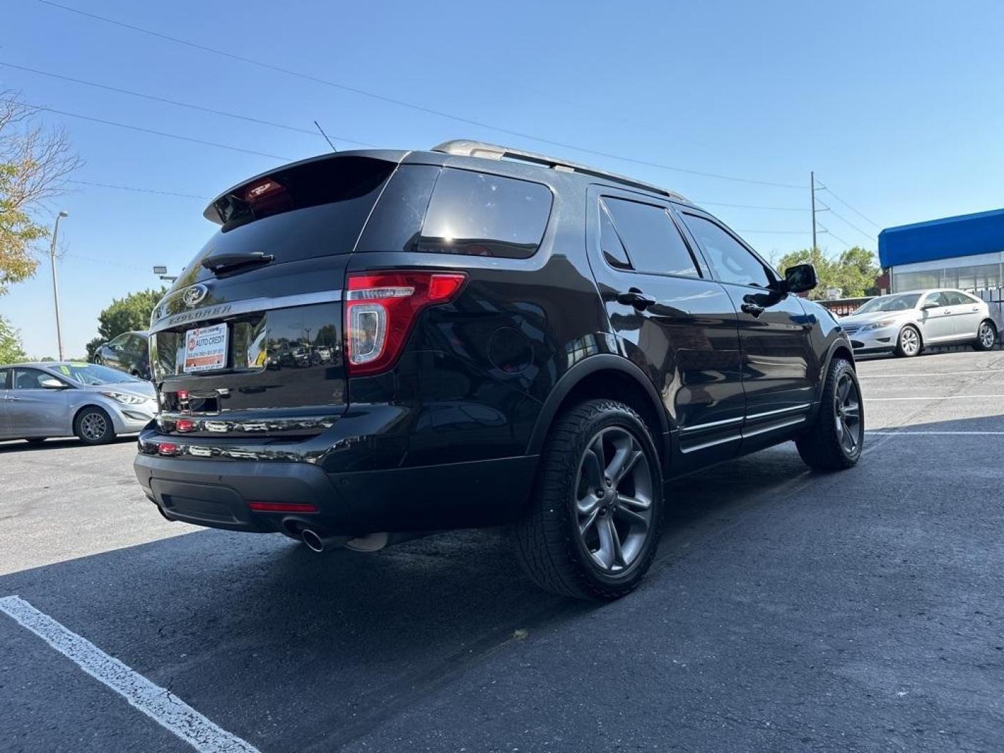 2014 Tuxedo Black Metallic /Black Ford Explorer Limited (1FM5K8F87EG) with an V6 engine, Automatic transmission, located at 10890 W. Colfax Ave., Lakewood, CO, 80215, (303) 274-7692, 39.739914, -105.120132 - 2014 Ford Explorer, Linited, 4x4 in excellent condition inside and out. Loaded with heated leather seats front and rear, backup camera, Bluetiith, seating for 7 and much more. Non smoker and fully serviced. <br><br>All Cars Have Clean Titles And Are Serviced Before Sale., Backup Camera, Leather, Hea - Photo#5