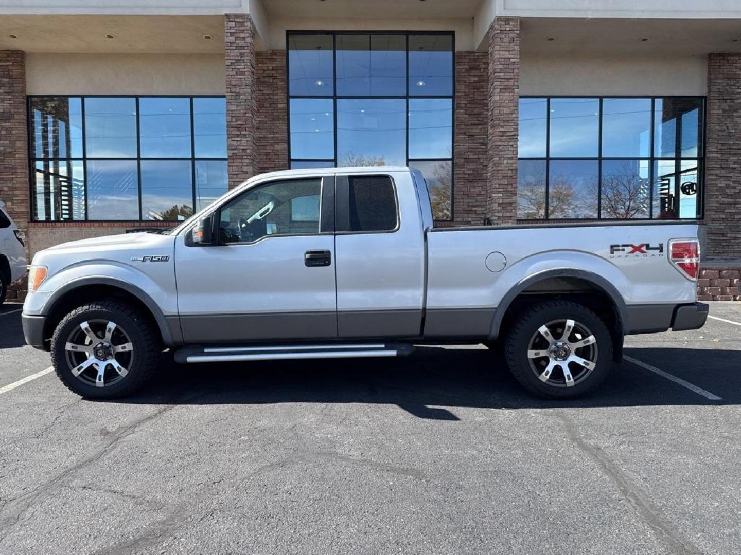 2009 Brilliant Silver Clearcoat Metallic Ford F-150 Lariat (1FTPX14V49K) with an 5.4L V8 EFI 24V FFV engine, Automatic transmission, located at 10890 W. Colfax Ave., Lakewood, CO, 80215, (303) 274-7692, 39.739914, -105.120132 - 2009 Ford F-150<br><br>D1 Auto NEVER charges dealer fees! All cars have clean titles and have been inspected for mechanical issues. We have financing for everyone. Good credit, bad credit, first time buyers.<br>Clean CARFAX.<br>Please call Lakewood Location 303-274-7692 or Thornton 303-287-5511 to s - Photo#0