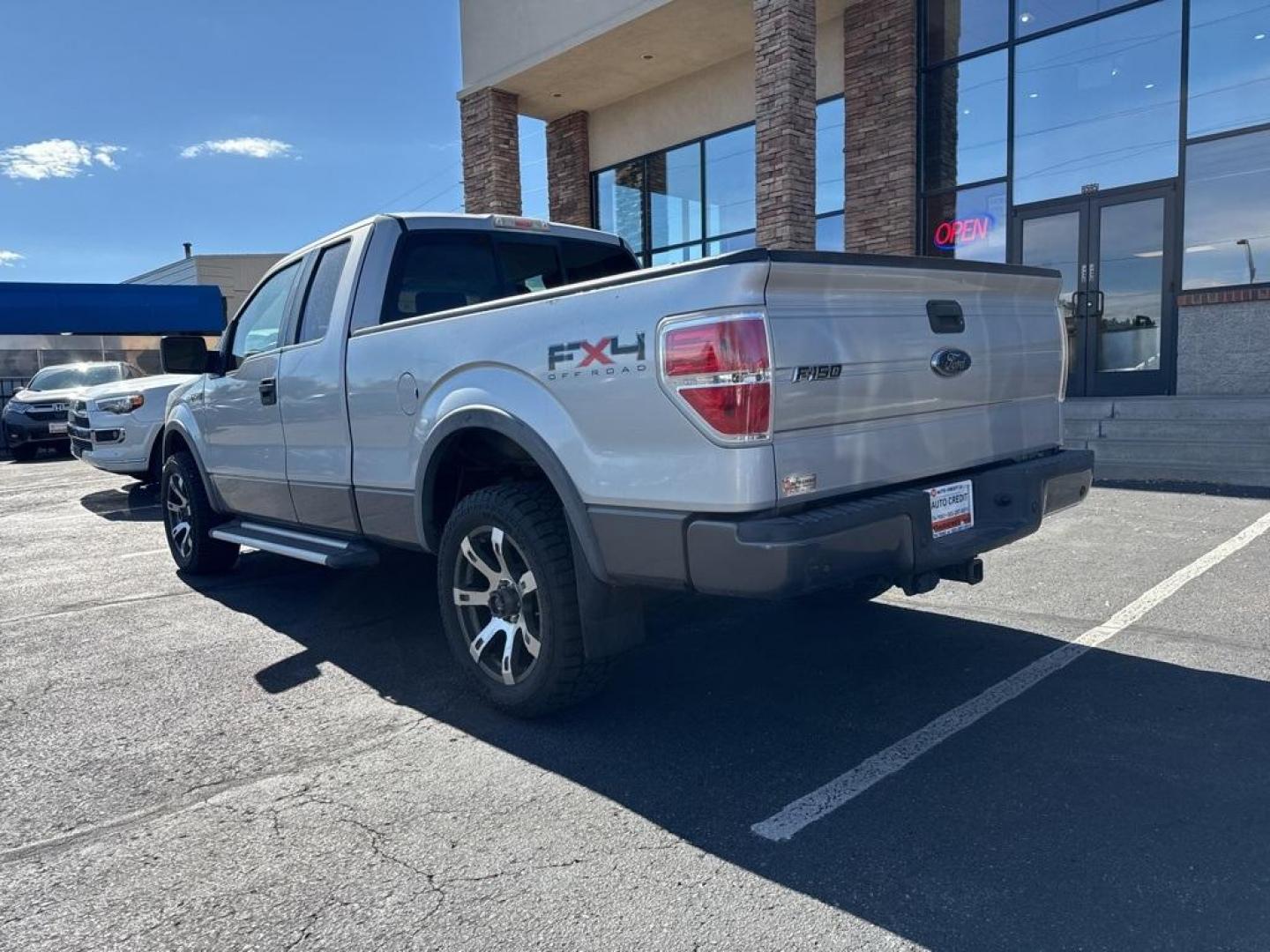 2009 Brilliant Silver Clearcoat Metallic Ford F-150 Lariat (1FTPX14V49K) with an 5.4L V8 EFI 24V FFV engine, Automatic transmission, located at 10890 W. Colfax Ave., Lakewood, CO, 80215, (303) 274-7692, 39.739914, -105.120132 - 2009 Ford F-150<br><br>D1 Auto NEVER charges dealer fees! All cars have clean titles and have been inspected for mechanical issues. We have financing for everyone. Good credit, bad credit, first time buyers.<br>Clean CARFAX.<br>Please call Lakewood Location 303-274-7692 or Thornton 303-287-5511 to s - Photo#8