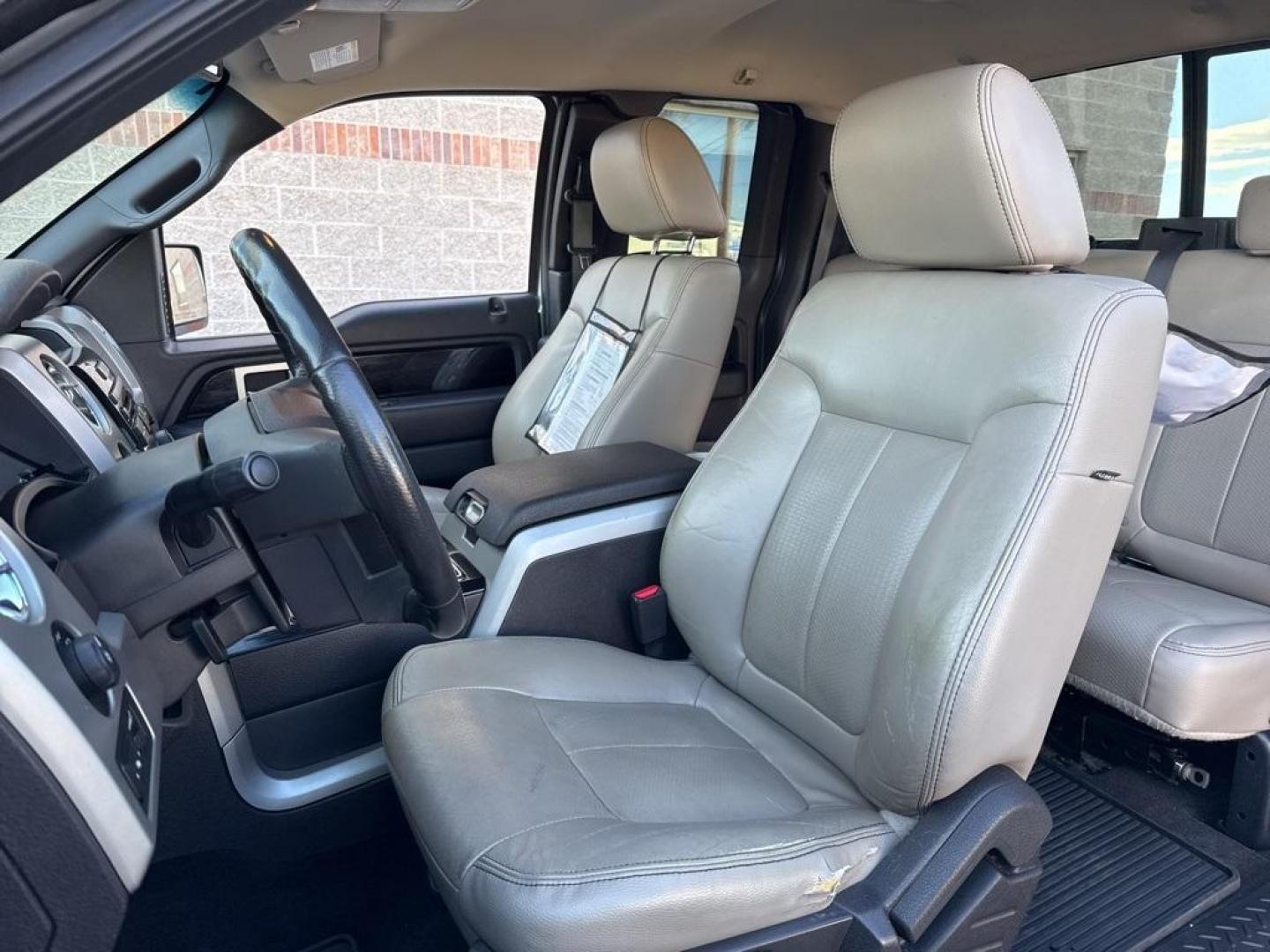 2009 Brilliant Silver Clearcoat Metallic Ford F-150 Lariat (1FTPX14V49K) with an 5.4L V8 EFI 24V FFV engine, Automatic transmission, located at 10890 W. Colfax Ave., Lakewood, CO, 80215, (303) 274-7692, 39.739914, -105.120132 - 2009 Ford F-150<br><br>D1 Auto NEVER charges dealer fees! All cars have clean titles and have been inspected for mechanical issues. We have financing for everyone. Good credit, bad credit, first time buyers.<br>Clean CARFAX.<br>Please call Lakewood Location 303-274-7692 or Thornton 303-287-5511 to s - Photo#11