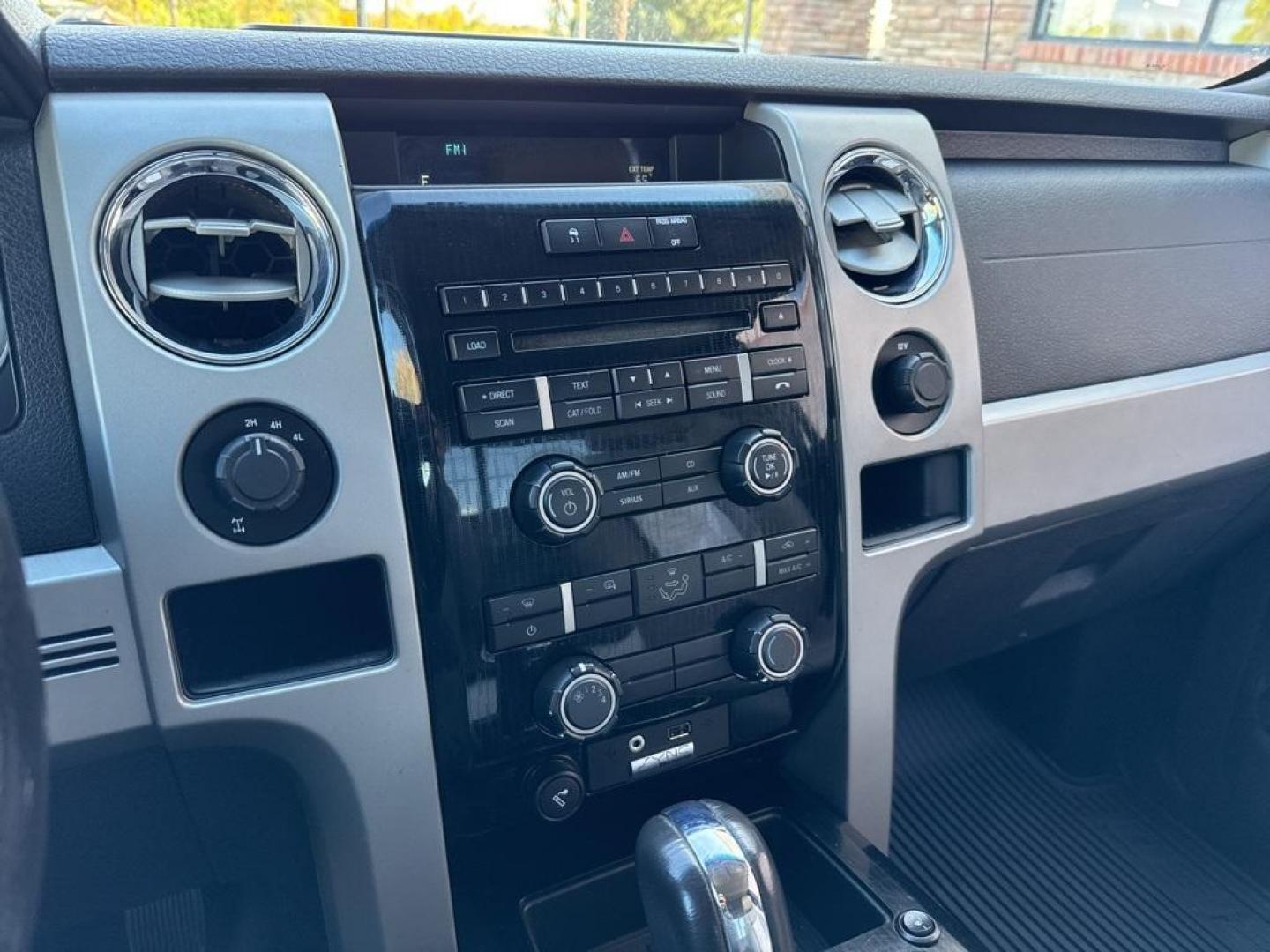 2009 Brilliant Silver Clearcoat Metallic Ford F-150 Lariat (1FTPX14V49K) with an 5.4L V8 EFI 24V FFV engine, Automatic transmission, located at 10890 W. Colfax Ave., Lakewood, CO, 80215, (303) 274-7692, 39.739914, -105.120132 - 2009 Ford F-150<br><br>D1 Auto NEVER charges dealer fees! All cars have clean titles and have been inspected for mechanical issues. We have financing for everyone. Good credit, bad credit, first time buyers.<br>Clean CARFAX.<br>Please call Lakewood Location 303-274-7692 or Thornton 303-287-5511 to s - Photo#15