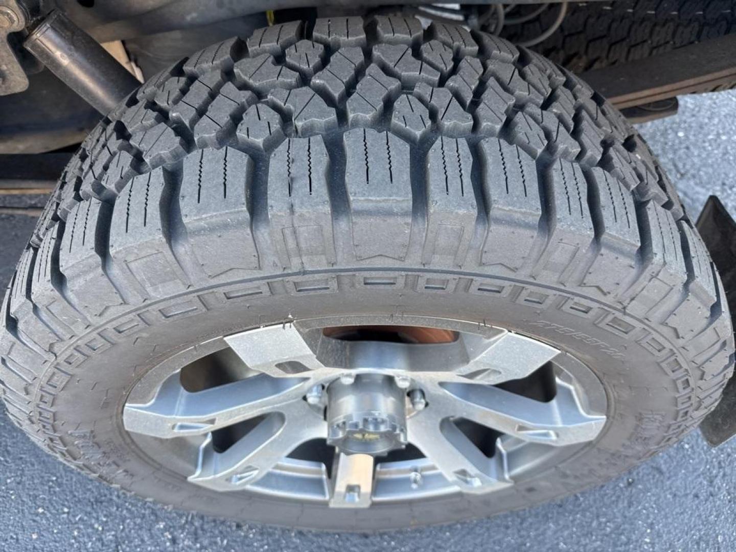 2009 Brilliant Silver Clearcoat Metallic Ford F-150 Lariat (1FTPX14V49K) with an 5.4L V8 EFI 24V FFV engine, Automatic transmission, located at 10890 W. Colfax Ave., Lakewood, CO, 80215, (303) 274-7692, 39.739914, -105.120132 - 2009 Ford F-150<br><br>D1 Auto NEVER charges dealer fees! All cars have clean titles and have been inspected for mechanical issues. We have financing for everyone. Good credit, bad credit, first time buyers.<br>Clean CARFAX.<br>Please call Lakewood Location 303-274-7692 or Thornton 303-287-5511 to s - Photo#19