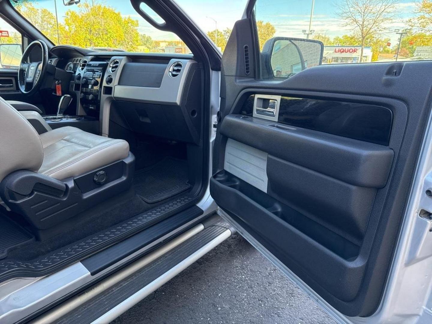 2009 Brilliant Silver Clearcoat Metallic Ford F-150 Lariat (1FTPX14V49K) with an 5.4L V8 EFI 24V FFV engine, Automatic transmission, located at 10890 W. Colfax Ave., Lakewood, CO, 80215, (303) 274-7692, 39.739914, -105.120132 - 2009 Ford F-150<br><br>D1 Auto NEVER charges dealer fees! All cars have clean titles and have been inspected for mechanical issues. We have financing for everyone. Good credit, bad credit, first time buyers.<br>Clean CARFAX.<br>Please call Lakewood Location 303-274-7692 or Thornton 303-287-5511 to s - Photo#20