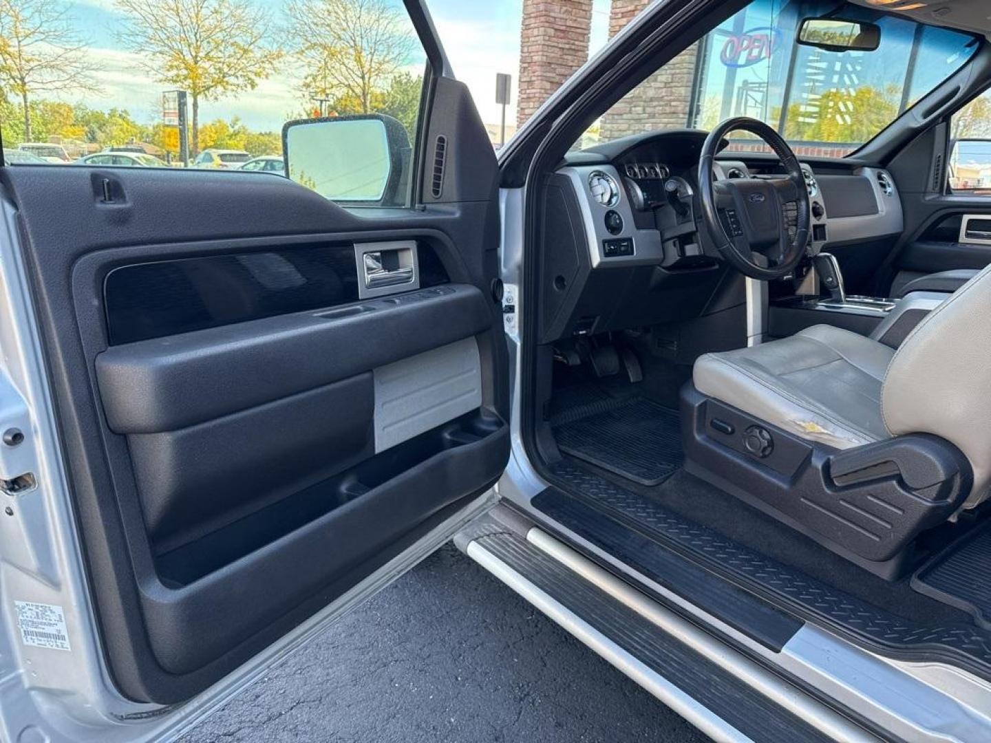 2009 Brilliant Silver Clearcoat Metallic Ford F-150 Lariat (1FTPX14V49K) with an 5.4L V8 EFI 24V FFV engine, Automatic transmission, located at 10890 W. Colfax Ave., Lakewood, CO, 80215, (303) 274-7692, 39.739914, -105.120132 - 2009 Ford F-150<br><br>D1 Auto NEVER charges dealer fees! All cars have clean titles and have been inspected for mechanical issues. We have financing for everyone. Good credit, bad credit, first time buyers.<br>Clean CARFAX.<br>Please call Lakewood Location 303-274-7692 or Thornton 303-287-5511 to s - Photo#21