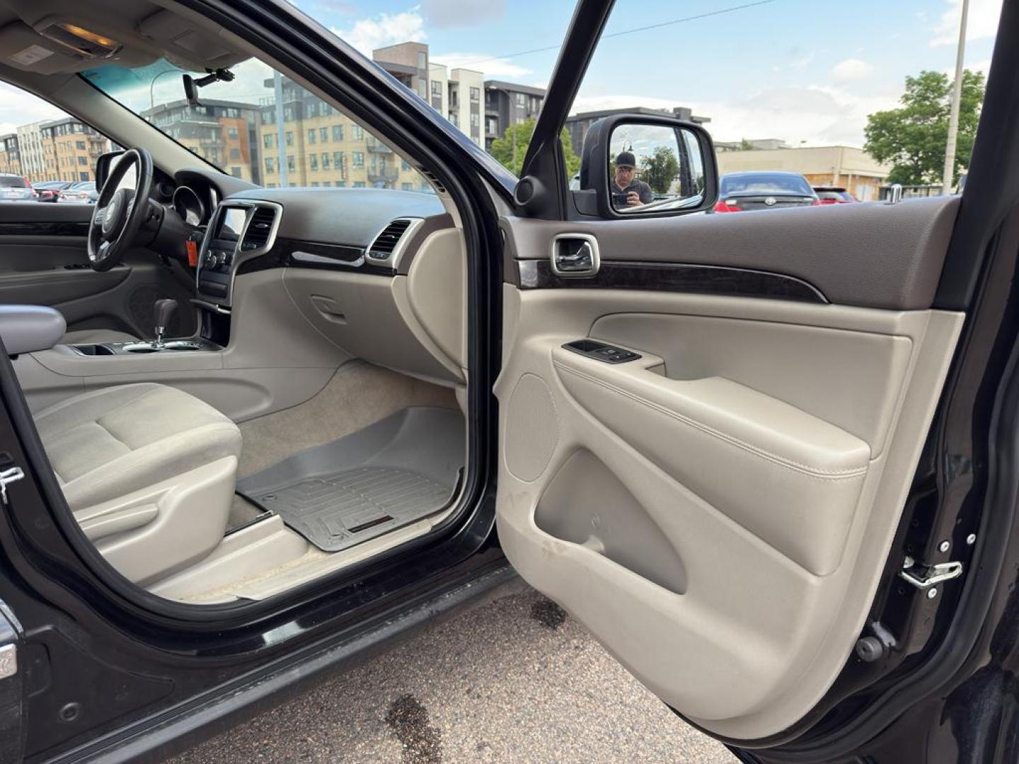 2013 BLACK Jeep Grand Cherokee Laredo (1C4RJFAG1DC) with an V6, 3.6L engine, Automatic transmission, located at 10890 W. Colfax Ave., Lakewood, CO, 80215, (303) 274-7692, 39.739914, -105.120132 - Photo#8
