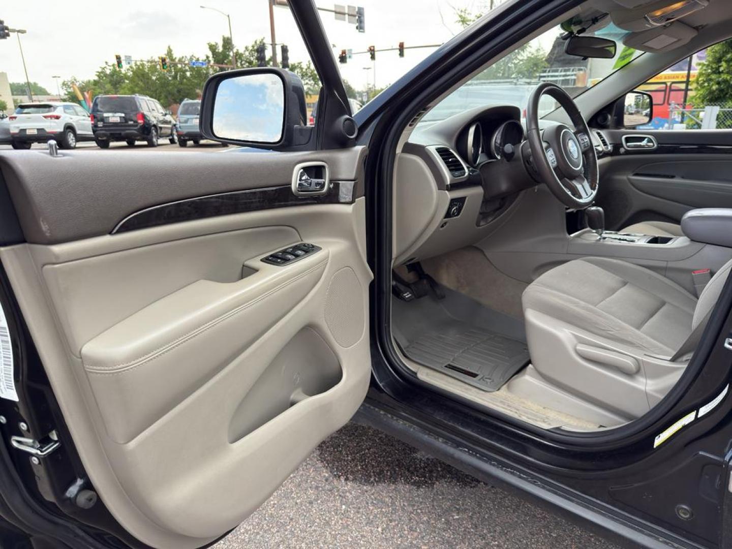2013 BLACK Jeep Grand Cherokee Laredo (1C4RJFAG1DC) with an V6, 3.6L engine, Automatic transmission, located at 10890 W. Colfax Ave., Lakewood, CO, 80215, (303) 274-7692, 39.739914, -105.120132 - Photo#15
