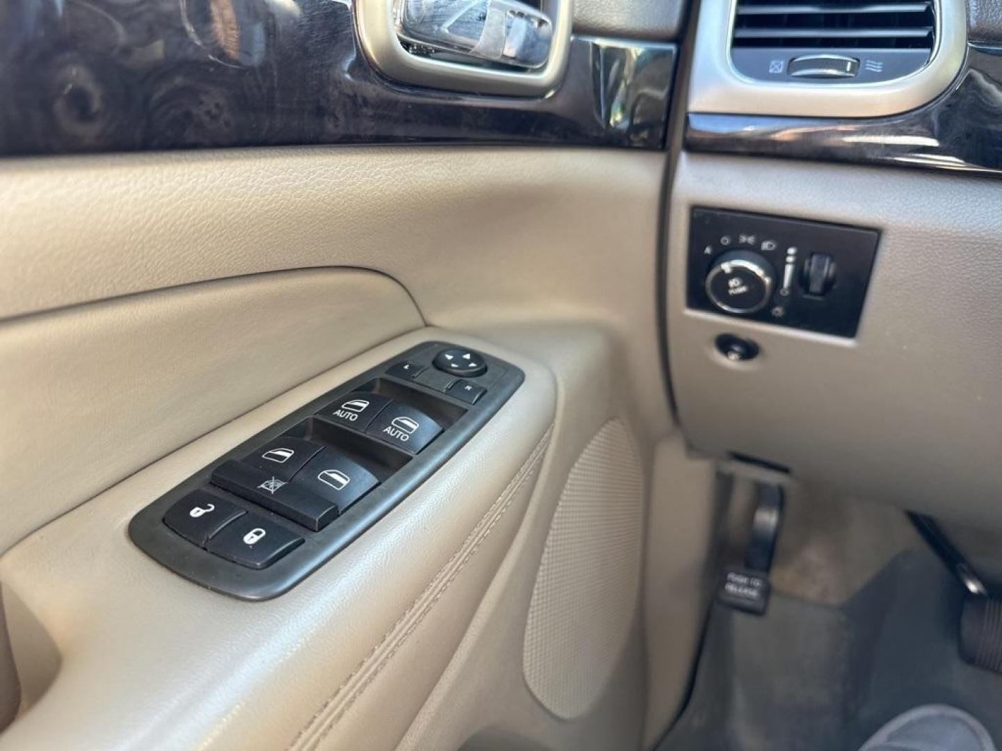 2013 Brilliant Black Crystal Pearlcoat /Dark Graystone/Medium Graystone Jeep Grand Cherokee Laredo (1C4RJFAG1DC) with an 3.6L V6 Flex Fuel 24V VVT engine, Automatic transmission, located at 10890 W. Colfax Ave., Lakewood, CO, 80215, (303) 274-7692, 39.739914, -105.120132 - 2013 Jeep Grand Cherokee<br><br>D1 Auto NEVER charges dealer fees! All cars have clean titles and have been inspected for mechanical issues. We have financing for everyone. Good credit, bad credit, first time buyers.<br>CARFAX One-Owner. Odometer is 6745 miles below market average!<br>Please call La - Photo#20