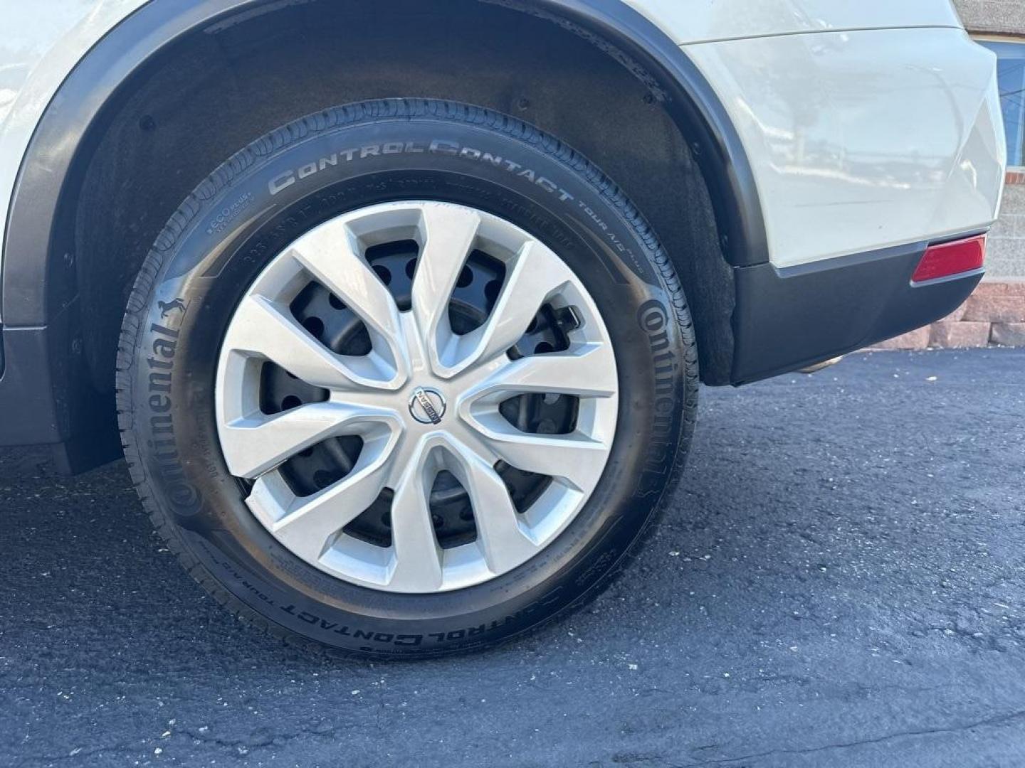 2019 Glacier White /Charcoal Nissan Rogue S (5N1AT2MV6KC) with an 2.5L I4 DOHC 16V engine, CVT transmission, located at 10890 W. Colfax Ave., Lakewood, CO, 80215, (303) 274-7692, 39.739914, -105.120132 - 2019 Nissan Rogue All Wheel Drive, One Owner, Mint Condition. <br>All Cars Have Clean Titles And Are Serviced Before Sale., CarfaxOne Owner, No Accidents, Backup Camera, Non Smoker, No Pet Odor Or Hair, AWD.<br><br>D1 Auto NEVER charges dealer fees! All cars have clean titles and have been inspected - Photo#32