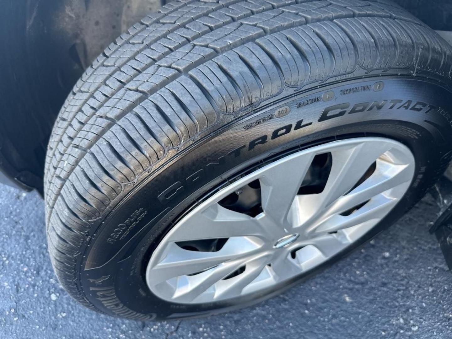 2019 Glacier White /Charcoal Nissan Rogue S (5N1AT2MV6KC) with an 2.5L I4 DOHC 16V engine, CVT transmission, located at 10890 W. Colfax Ave., Lakewood, CO, 80215, (303) 274-7692, 39.739914, -105.120132 - 2019 Nissan Rogue All Wheel Drive, One Owner, Mint Condition. <br>All Cars Have Clean Titles And Are Serviced Before Sale., CarfaxOne Owner, No Accidents, Backup Camera, Non Smoker, No Pet Odor Or Hair, AWD.<br><br>D1 Auto NEVER charges dealer fees! All cars have clean titles and have been inspected - Photo#34