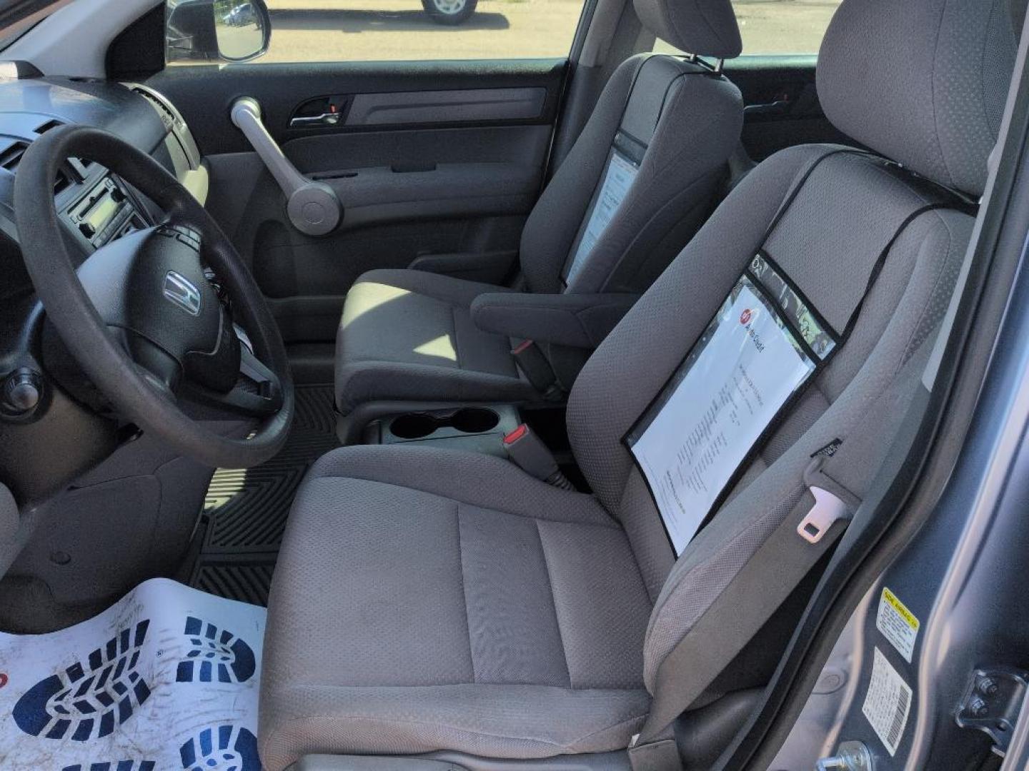 2007 SILVER Honda CR-V LX (JHLRE38397C) with an 4 Cyl, 2.4L engine, Automatic transmission, located at 10890 W. Colfax Ave., Lakewood, CO, 80215, (303) 274-7692, 39.739914, -105.120132 - Photo#9