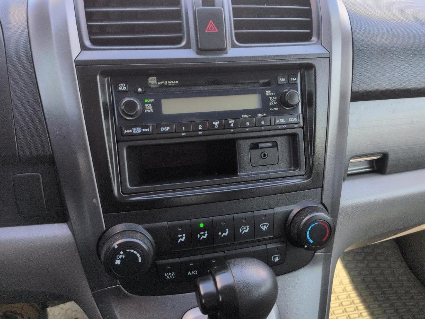 2007 SILVER Honda CR-V LX (JHLRE38397C) with an 4 Cyl, 2.4L engine, Automatic transmission, located at 10890 W. Colfax Ave., Lakewood, CO, 80215, (303) 274-7692, 39.739914, -105.120132 - Photo#12