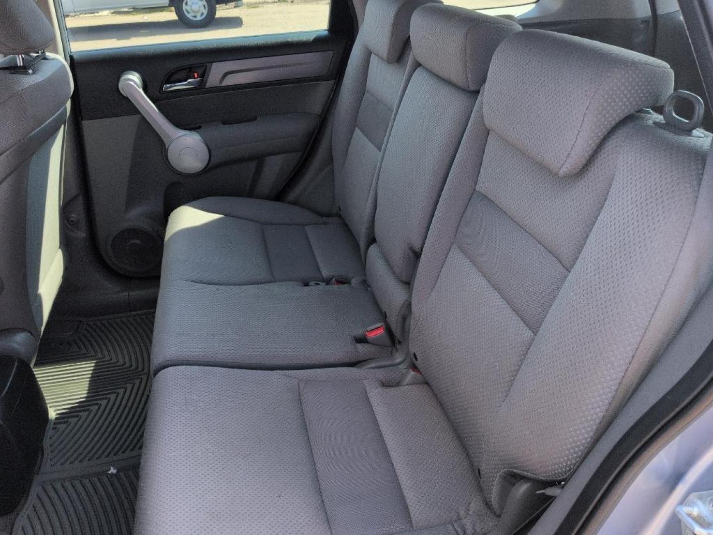 2007 SILVER Honda CR-V LX (JHLRE38397C) with an 4 Cyl, 2.4L engine, Automatic transmission, located at 10890 W. Colfax Ave., Lakewood, CO, 80215, (303) 274-7692, 39.739914, -105.120132 - Photo#16